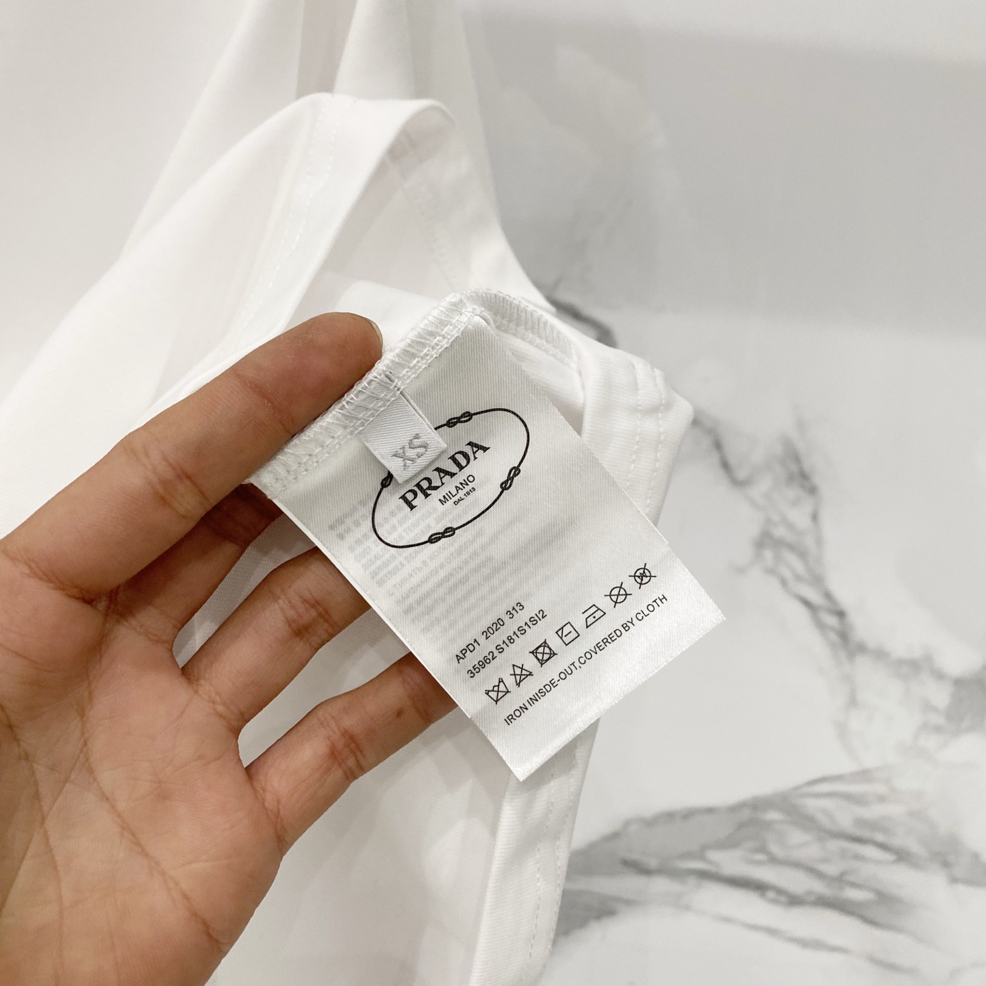 💰80
💰RADA-/普拉达-纯棉260克圆领T恤
印花小字母LOGO三角标铁牌徽章
纯原品质 原版面料100 ％棉质
百搭时尚 轻奢潮流
吊牌 领标 洗水 三标齐全
尺码:XS-L
颜色:黑色.白色