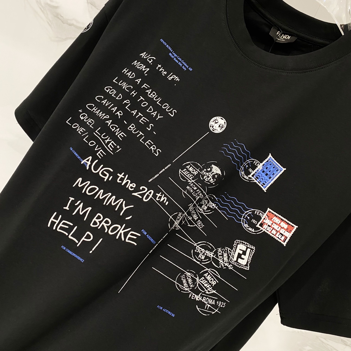 💰80
FENDI-芬迪/纯棉260克圆领T恤
前后幅字母图案印花LOGO标识小眼睛五金
纯原品质 原版面料100 ％棉质
百搭时尚 轻奢潮流
吊牌 领标 洗水 三标齐全
尺码:XS-L
颜色:黑色.杏色