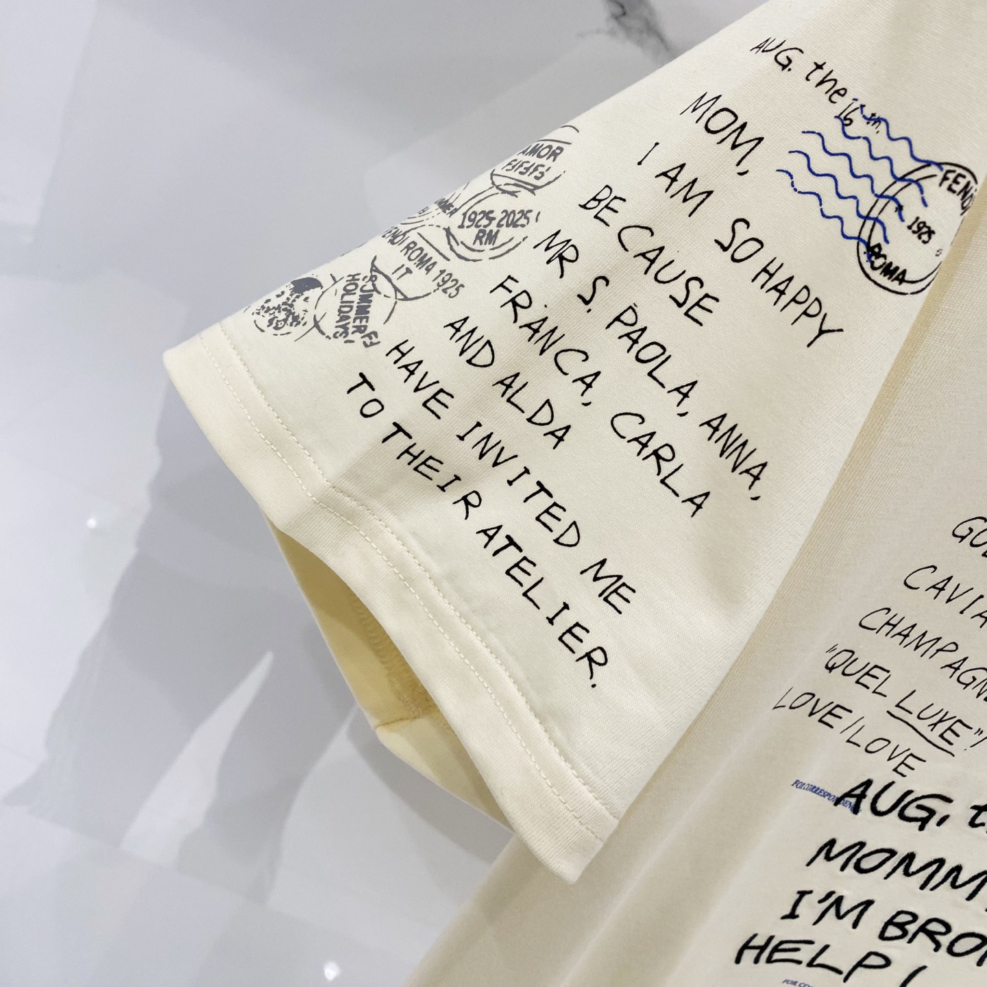 💰80
FENDI-芬迪/纯棉260克圆领T恤
前后幅字母图案印花LOGO标识小眼睛五金
纯原品质 原版面料100 ％棉质
百搭时尚 轻奢潮流
吊牌 领标 洗水 三标齐全
尺码:XS-L
颜色:黑色.杏色