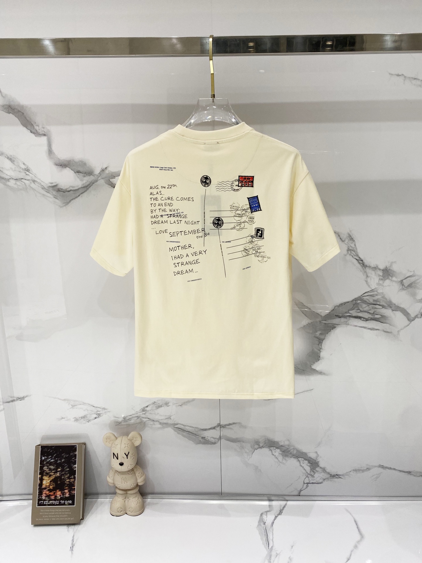 💰80
FENDI-芬迪/纯棉260克圆领T恤
前后幅字母图案印花LOGO标识小眼睛五金
纯原品质 原版面料100 ％棉质
百搭时尚 轻奢潮流
吊牌 领标 洗水 三标齐全
尺码:XS-L
颜色:黑色.杏色