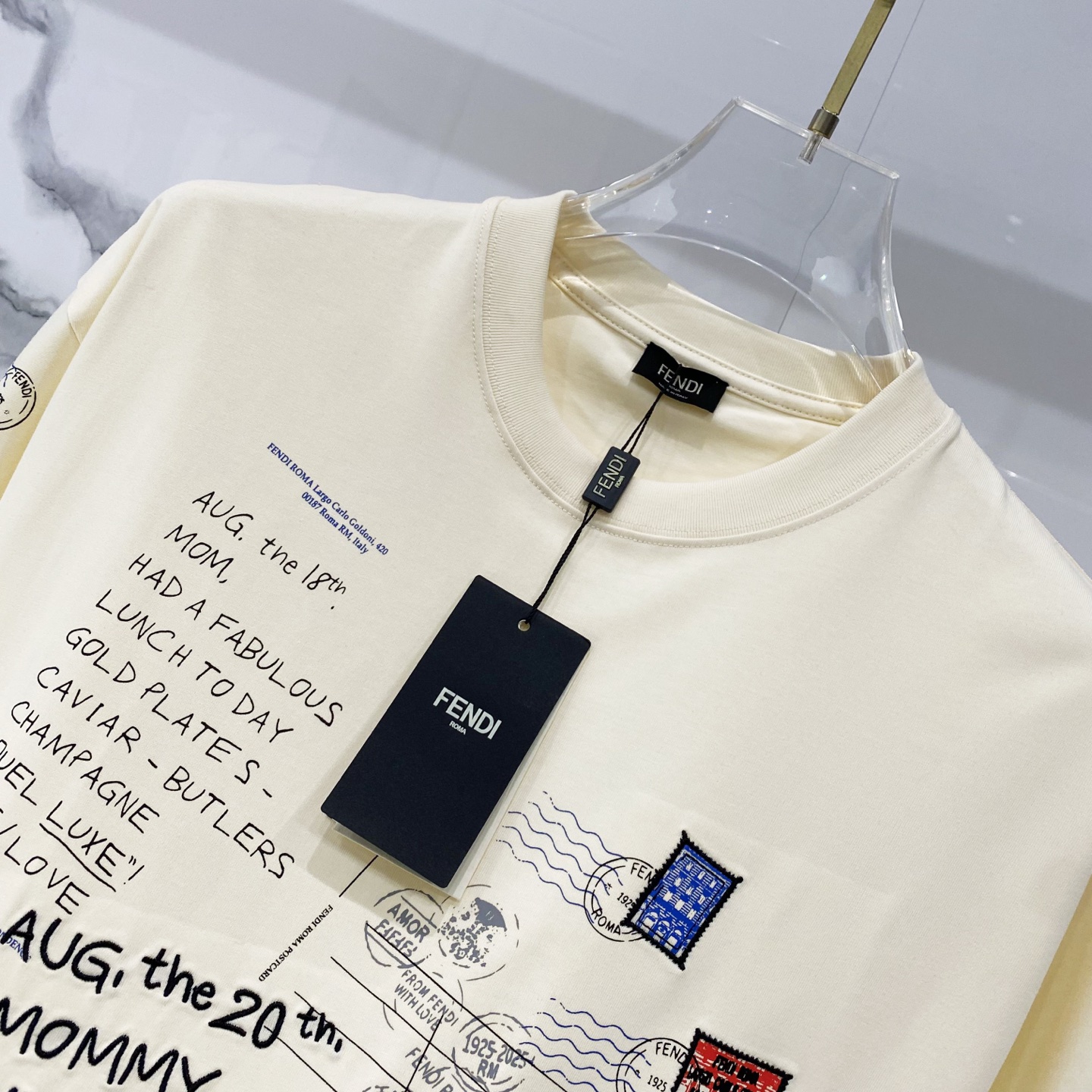 💰80
FENDI-芬迪/纯棉260克圆领T恤
前后幅字母图案印花LOGO标识小眼睛五金
纯原品质 原版面料100 ％棉质
百搭时尚 轻奢潮流
吊牌 领标 洗水 三标齐全
尺码:XS-L
颜色:黑色.杏色