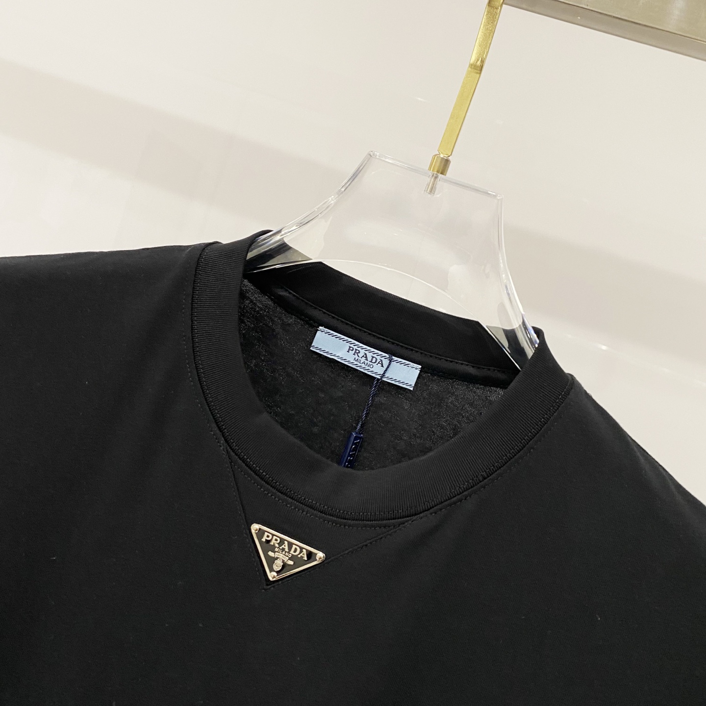 💰80
💰RADA-/普拉达-纯棉260克圆领T恤
经典款领口三角标字母铁牌徽章标识
纯原品质 原版面料100 ％棉质
百搭时尚 轻奢潮流
吊牌 领标 洗水 三标齐全
尺码:XS-L
颜色:黑色.白色