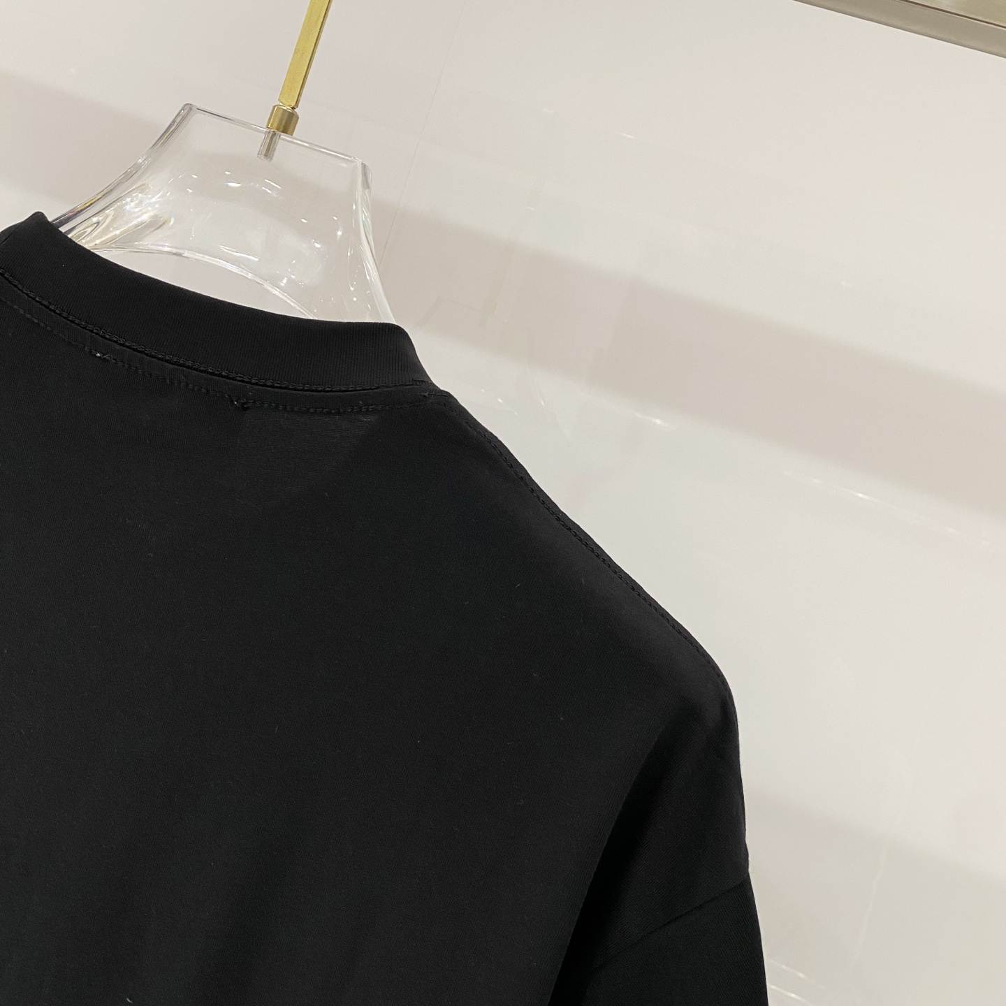 💰80
💰RADA-/普拉达-纯棉260克圆领T恤
经典款领口三角标字母铁牌徽章标识
纯原品质 原版面料100 ％棉质
百搭时尚 轻奢潮流
吊牌 领标 洗水 三标齐全
尺码:XS-L
颜色:黑色.白色