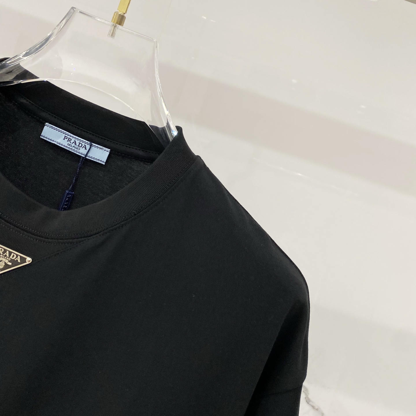 💰80
💰RADA-/普拉达-纯棉260克圆领T恤
经典款领口三角标字母铁牌徽章标识
纯原品质 原版面料100 ％棉质
百搭时尚 轻奢潮流
吊牌 领标 洗水 三标齐全
尺码:XS-L
颜色:黑色.白色