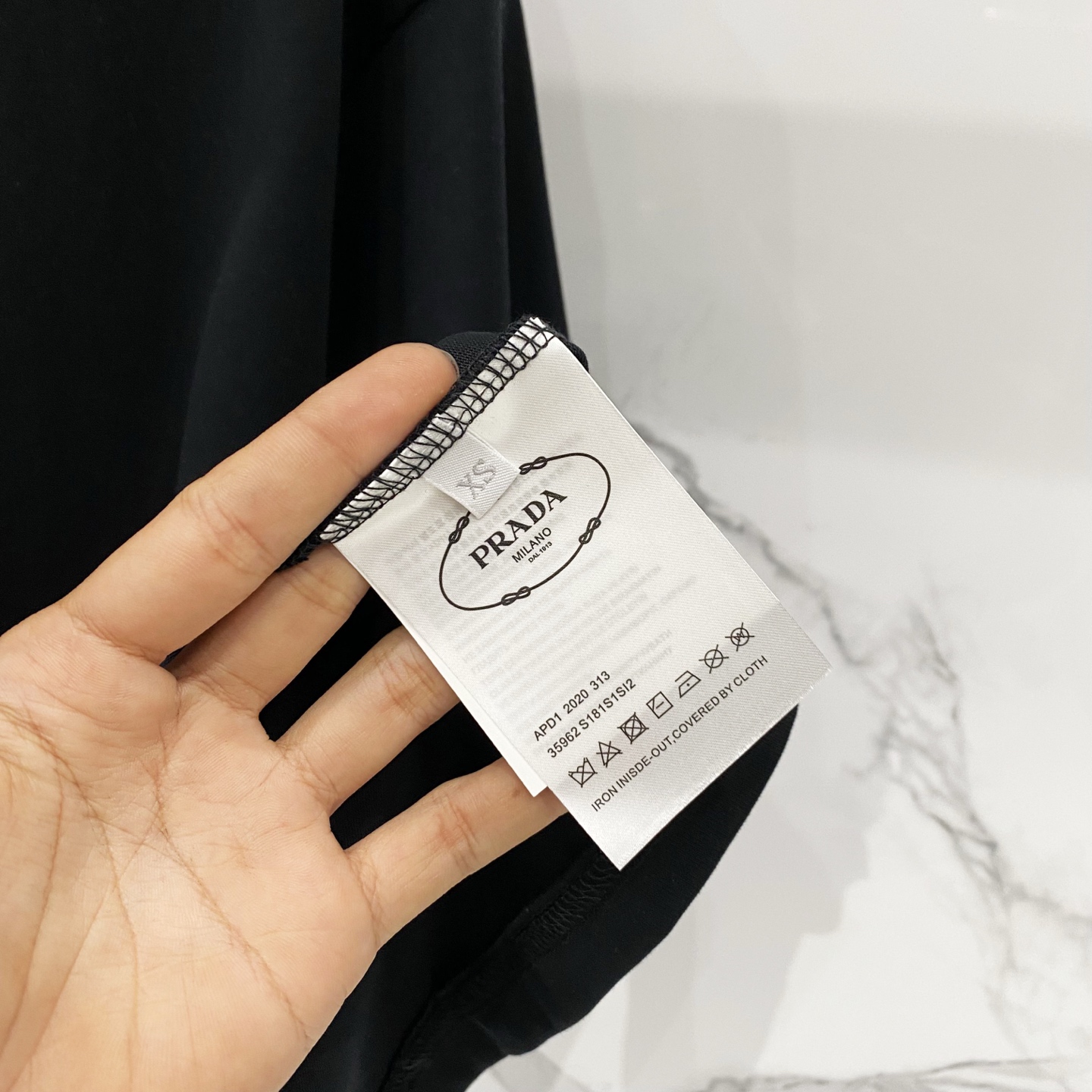 💰80
💰RADA-/普拉达-纯棉260克圆领T恤
经典款领口三角标字母铁牌徽章标识
纯原品质 原版面料100 ％棉质
百搭时尚 轻奢潮流
吊牌 领标 洗水 三标齐全
尺码:XS-L
颜色:黑色.白色