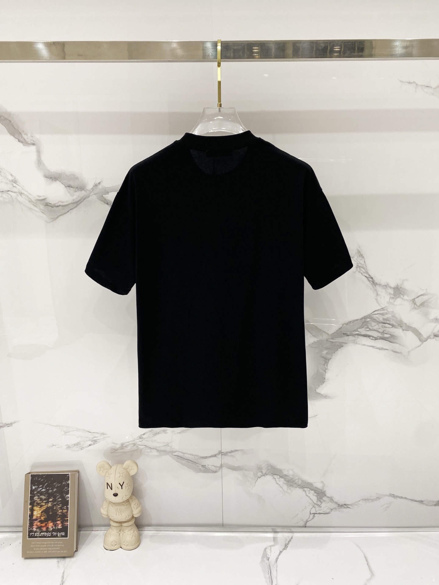 💰80
💰RADA-/普拉达-纯棉260克圆领T恤
经典款领口三角标字母铁牌徽章标识
纯原品质 原版面料100 ％棉质
百搭时尚 轻奢潮流
吊牌 领标 洗水 三标齐全
尺码:XS-L
颜色:黑色.白色