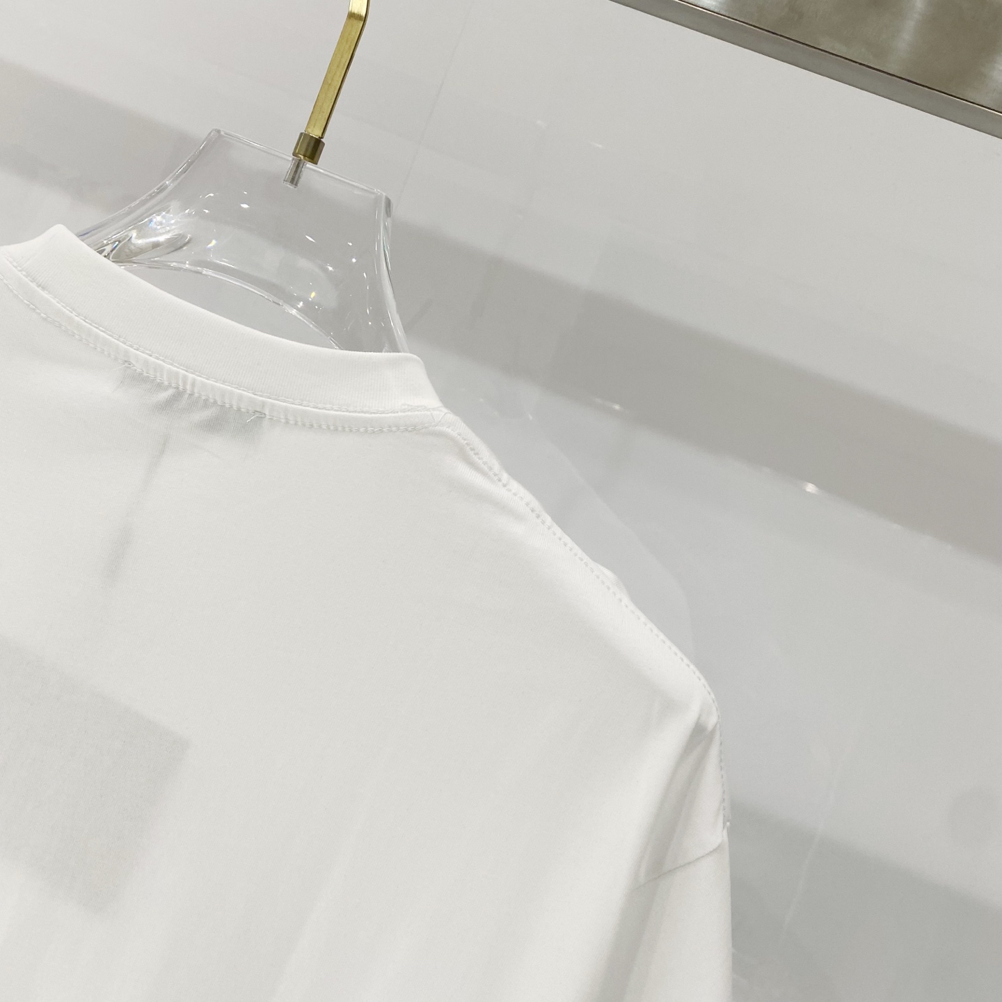 💰80
💰RADA-/普拉达-纯棉260克圆领T恤
经典款领口三角标字母铁牌徽章标识
纯原品质 原版面料100 ％棉质
百搭时尚 轻奢潮流
吊牌 领标 洗水 三标齐全
尺码:XS-L
颜色:黑色.白色