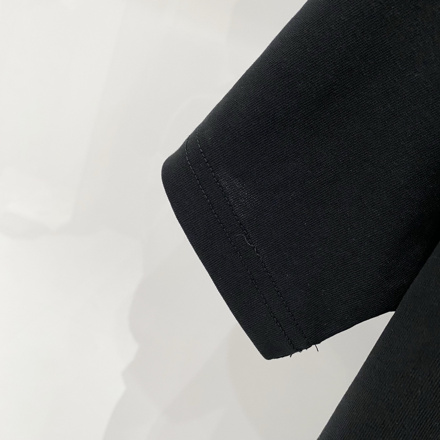 💰80
💰RADA-/普拉达-纯棉260克圆领T恤
三角形印花字母LOGO刺绣🪡标识
纯原品质 原版面料100 ％棉质
百搭时尚 轻奢潮流
吊牌 领标 洗水 三标齐全
尺码:XS-L
颜色:黑色.白色