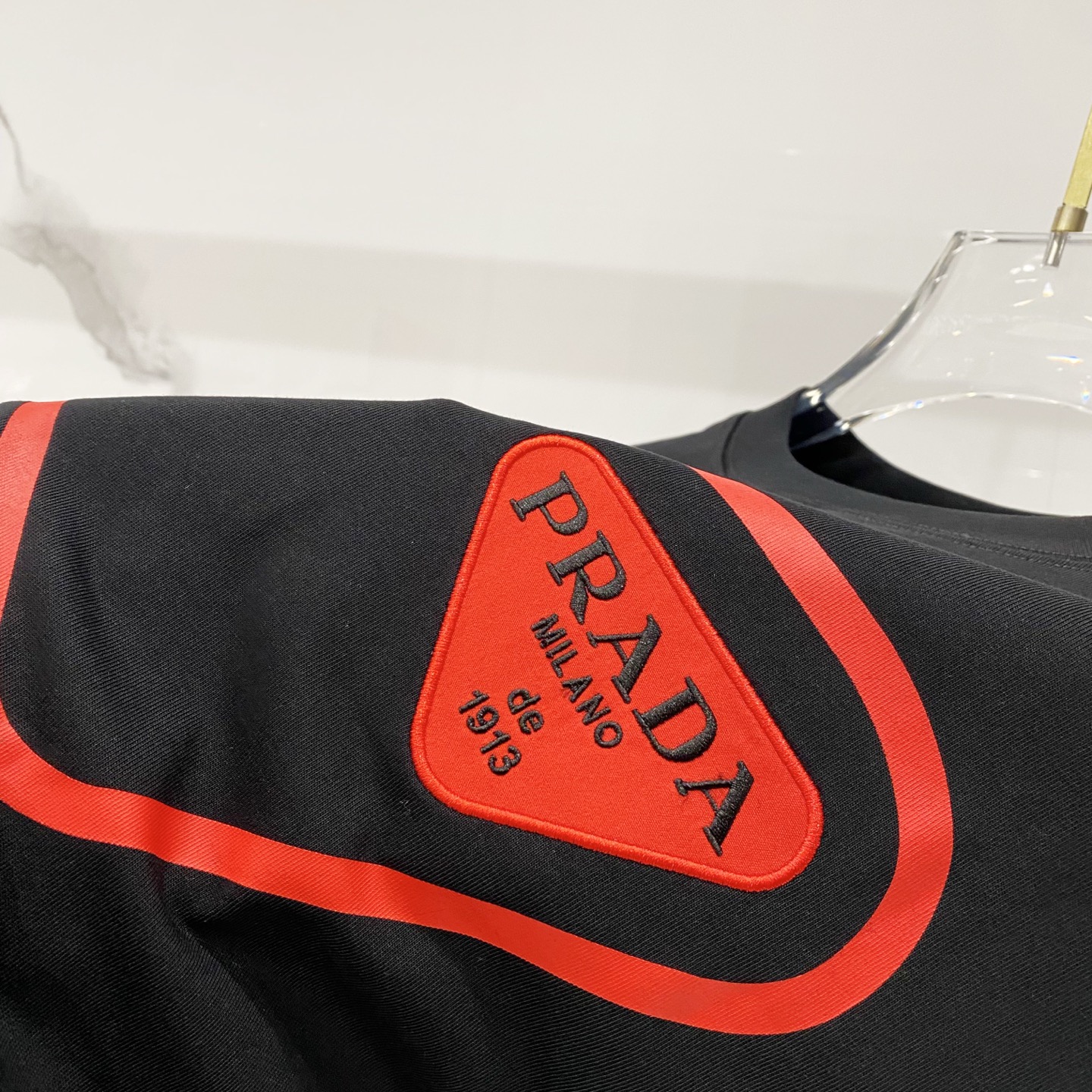 💰80
💰RADA-/普拉达-纯棉260克圆领T恤
三角形印花字母LOGO刺绣🪡标识
纯原品质 原版面料100 ％棉质
百搭时尚 轻奢潮流
吊牌 领标 洗水 三标齐全
尺码:XS-L
颜色:黑色.白色