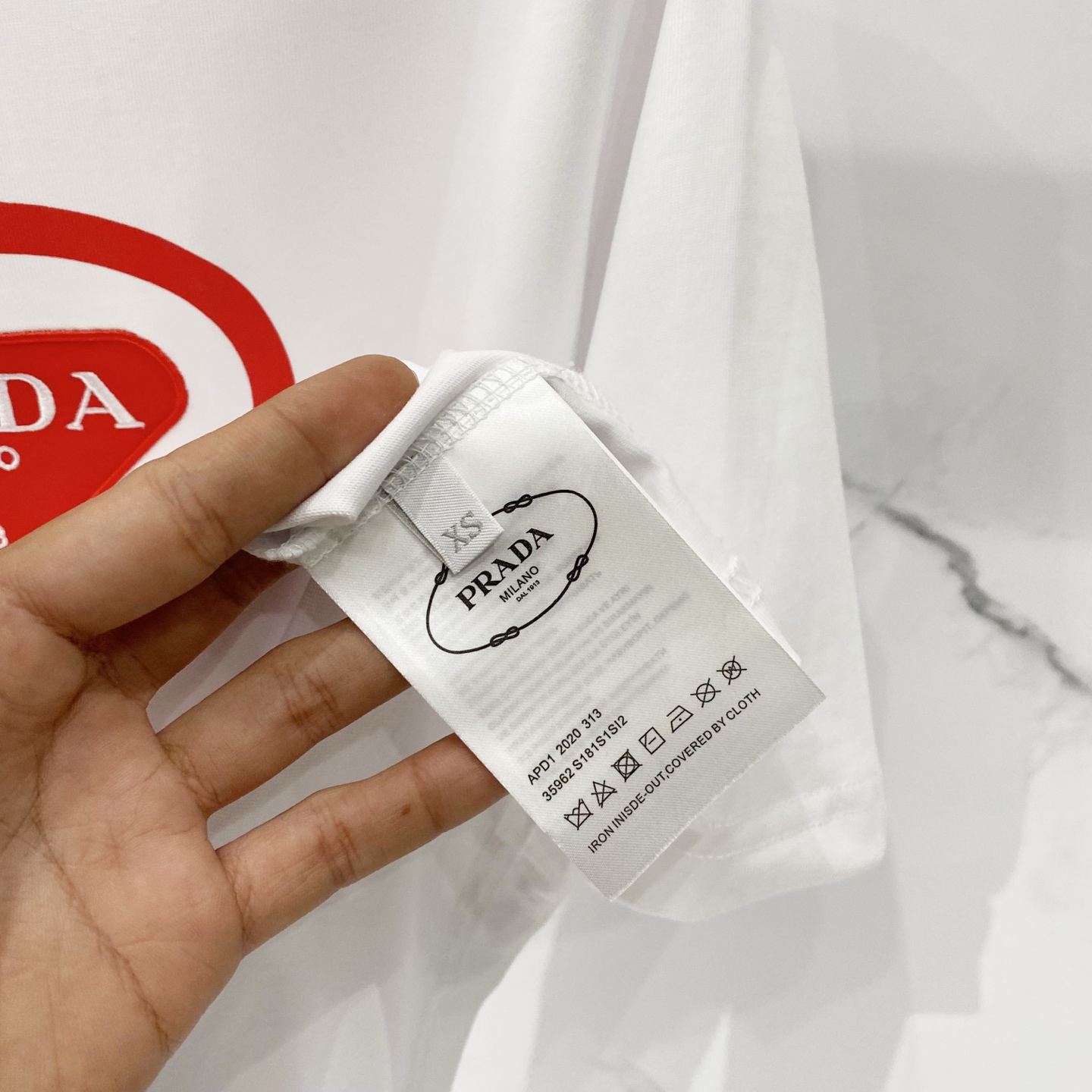 💰80
💰RADA-/普拉达-纯棉260克圆领T恤
三角形印花字母LOGO刺绣🪡标识
纯原品质 原版面料100 ％棉质
百搭时尚 轻奢潮流
吊牌 领标 洗水 三标齐全
尺码:XS-L
颜色:黑色.白色