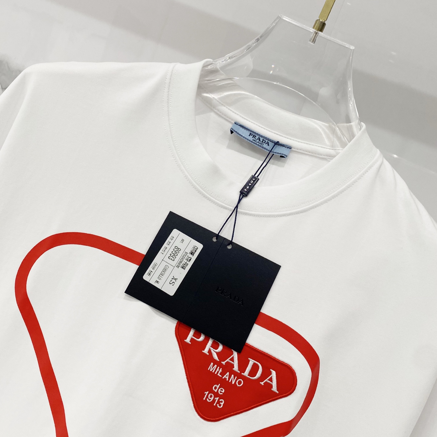 💰80
💰RADA-/普拉达-纯棉260克圆领T恤
三角形印花字母LOGO刺绣🪡标识
纯原品质 原版面料100 ％棉质
百搭时尚 轻奢潮流
吊牌 领标 洗水 三标齐全
尺码:XS-L
颜色:黑色.白色