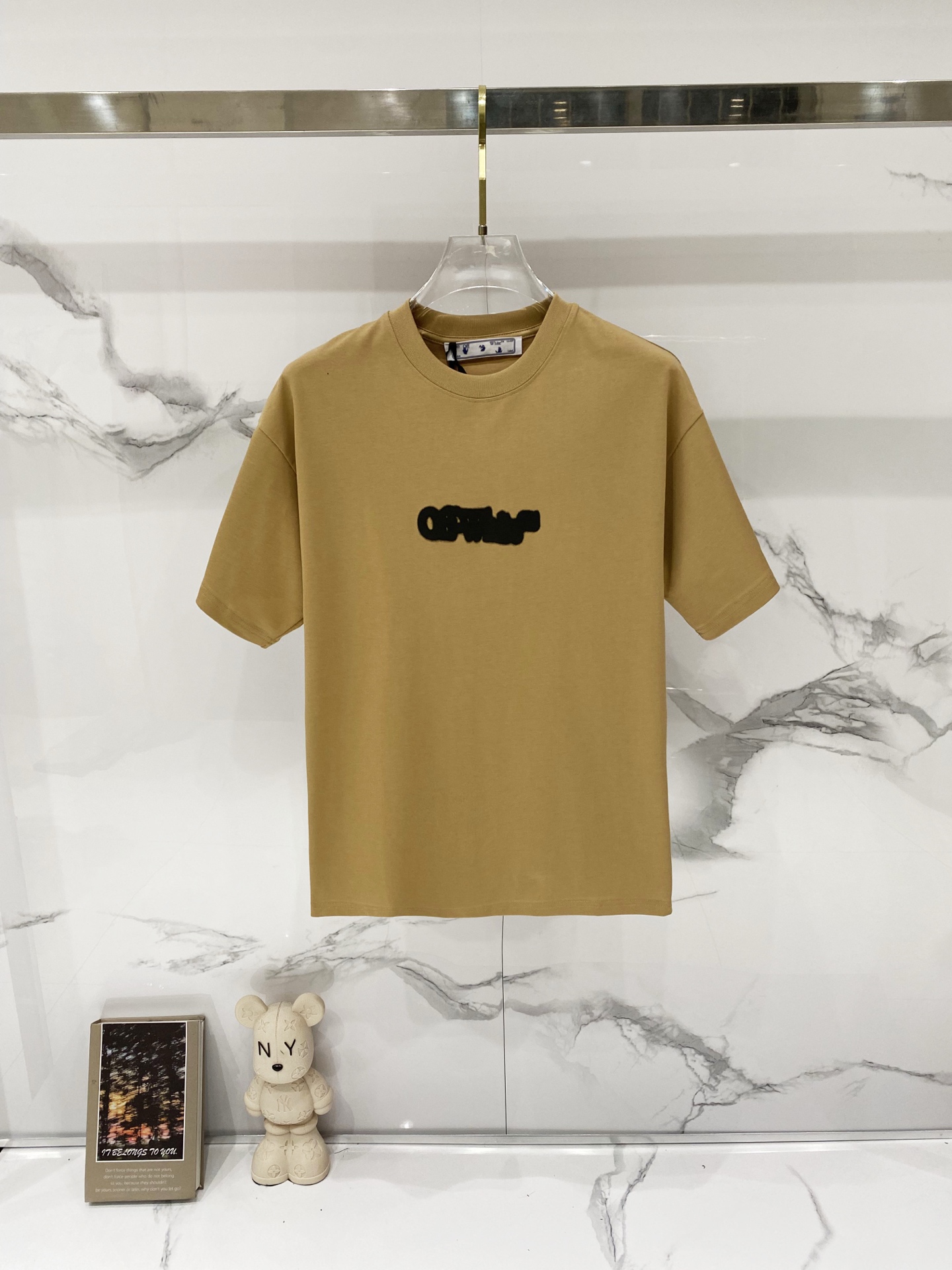 P75 OFF-white/ Camiseta de cuello redondo de algodón puro de 260 gramos, con letras y flechas ➡️ pintadas a mano, estam…