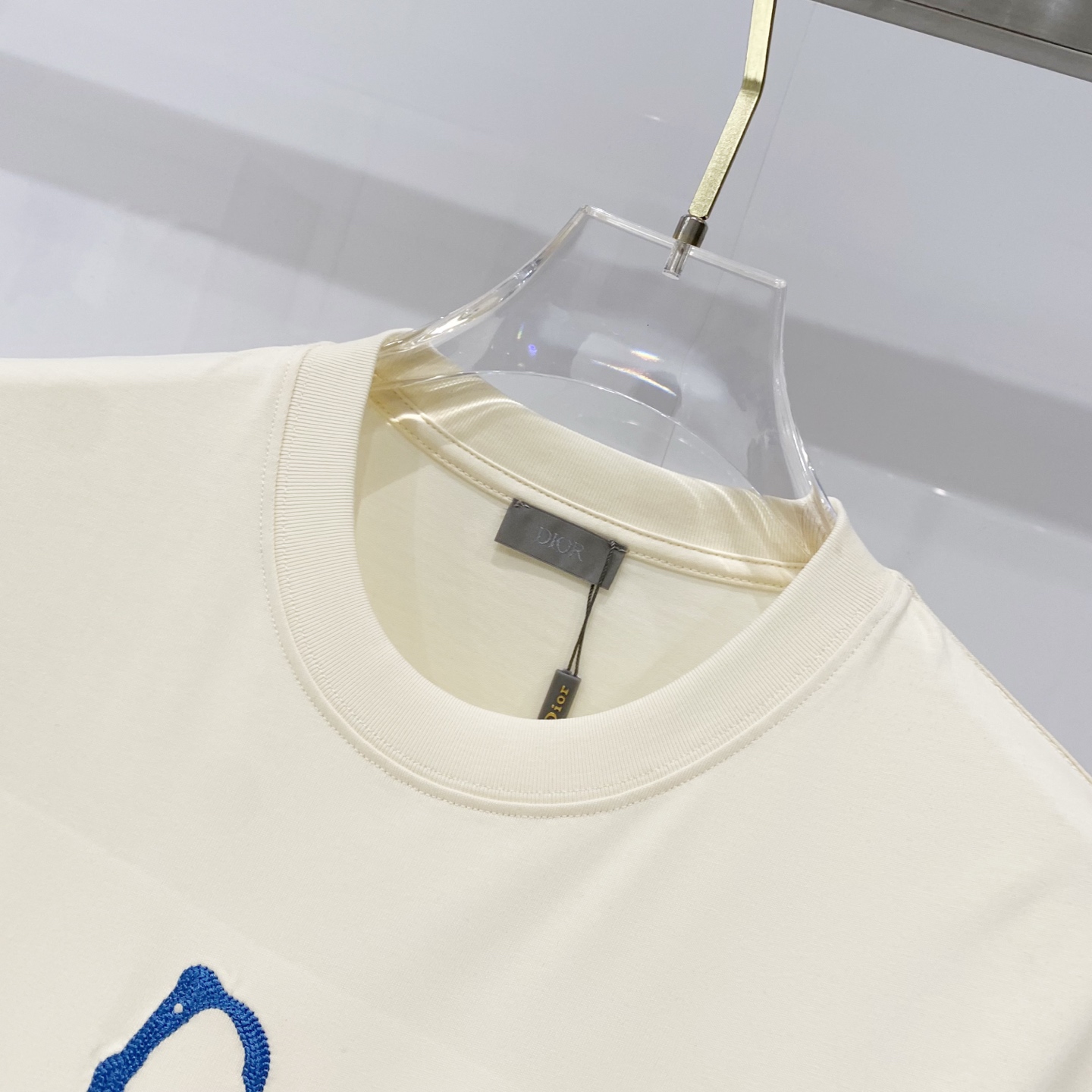 DIOR迪奥 25ss新款朋友字母签名刺绣短袖T恤-Chinese UA Cheap High Quatity Brand Clothes Bags handbags Sneakers wholesale wholesaler seller from China Factory suppliers Fashion Clothing Shoes best Quality Beautiful Price DIOR迪奥 25ss新款朋友字母签名刺绣短袖T恤