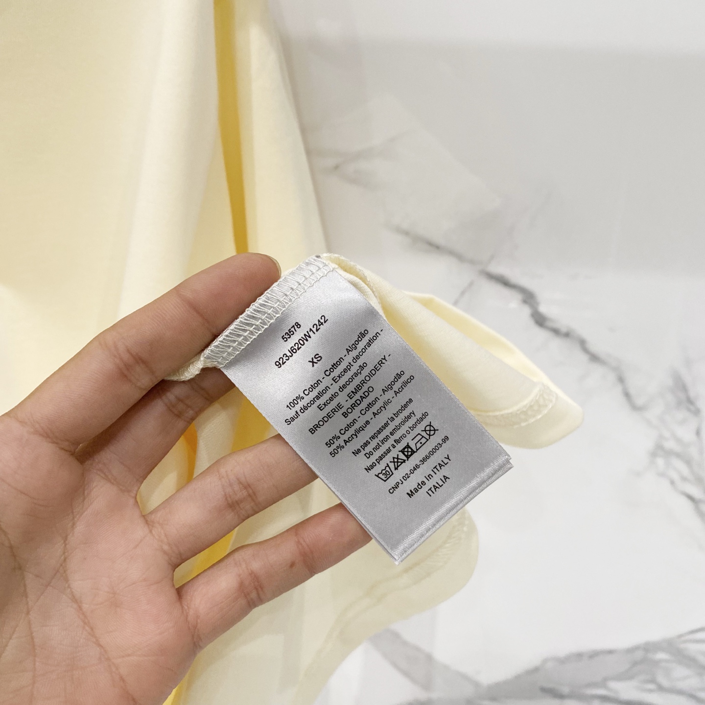 DIOR迪奥 25ss新款朋友字母签名刺绣短袖T恤-Chinese UA Cheap High Quatity Brand Clothes Bags handbags Sneakers wholesale wholesaler seller from China Factory suppliers Fashion Clothing Shoes best Quality Beautiful Price DIOR迪奥 25ss新款朋友字母签名刺绣短袖T恤