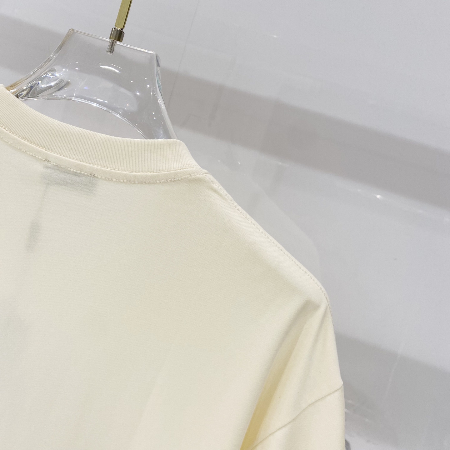 DIOR迪奥 25ss新款朋友字母签名刺绣短袖T恤-Chinese UA Cheap High Quatity Brand Clothes Bags handbags Sneakers wholesale wholesaler seller from China Factory suppliers Fashion Clothing Shoes best Quality Beautiful Price DIOR迪奥 25ss新款朋友字母签名刺绣短袖T恤