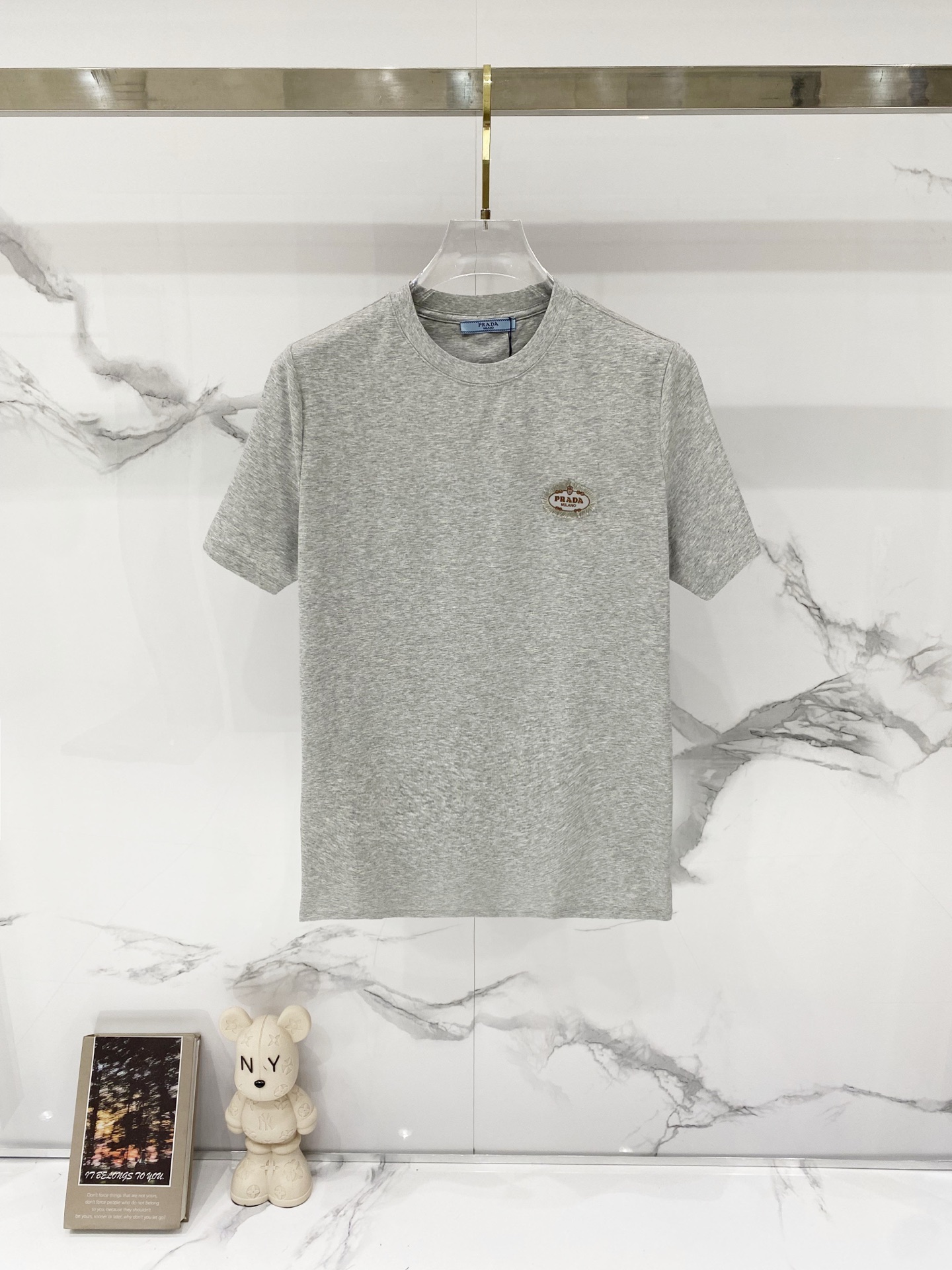 P80 PRADA/Prada - camiseta de algodón mercerizado de 210 g para hombres y mujeres, corona con etiqueta en el pecho 👑 l…