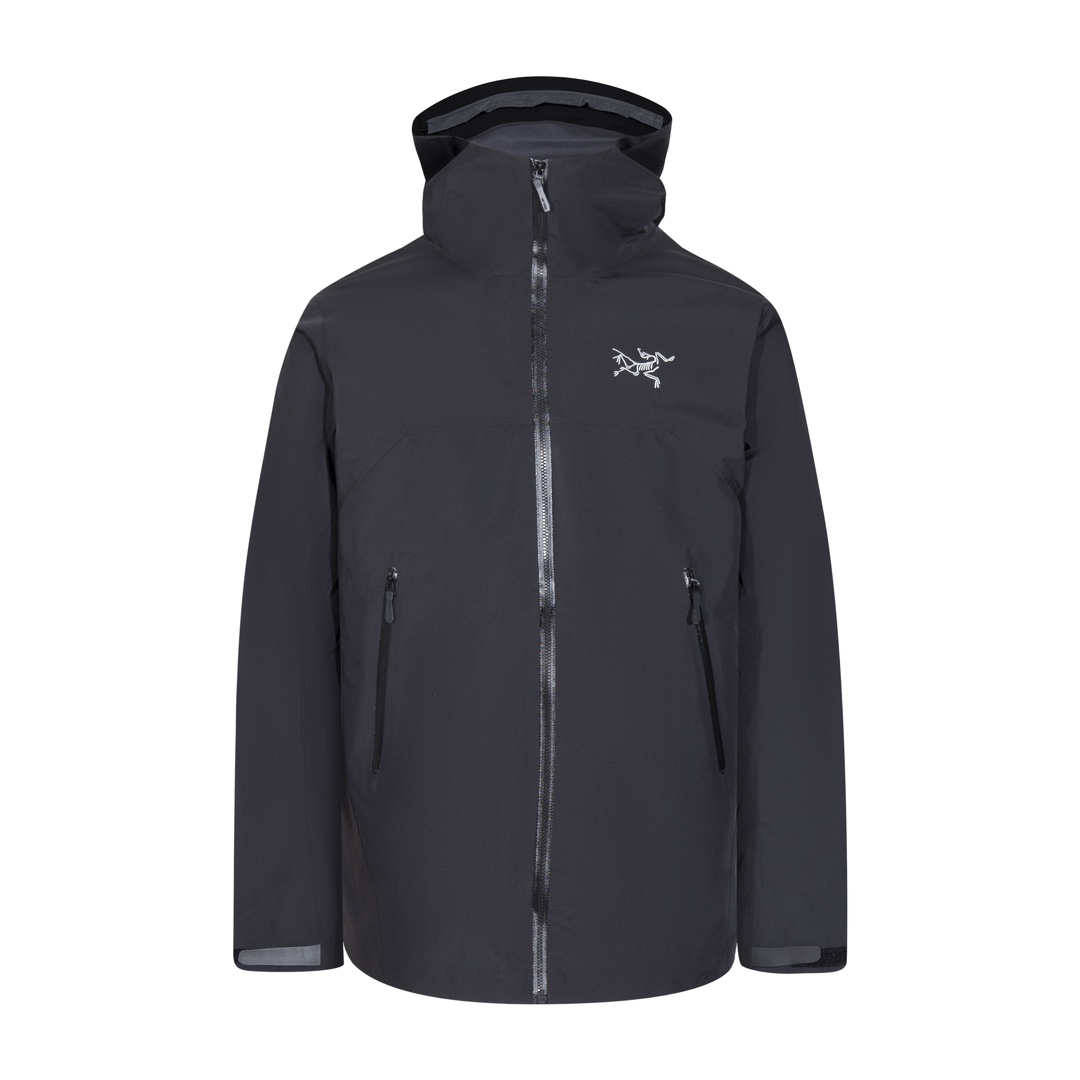 La principal promoción en el puesto es la chaqueta ligera ARC'TERYX beta, una chaqueta informal con capucha impermeable…