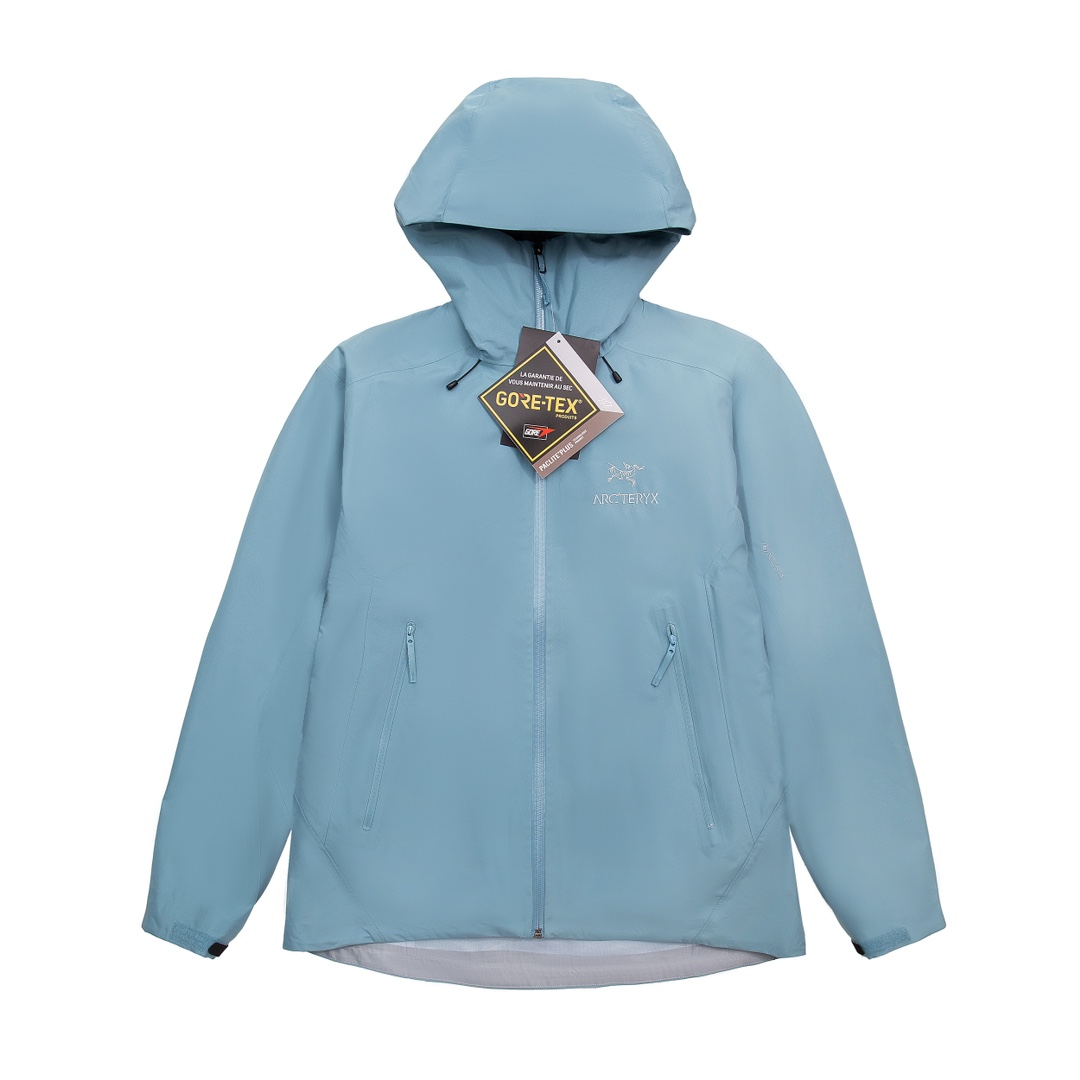 La chaqueta ARC'TERYX GORE-TEX es una chaqueta de plumón tres en uno resistente al agua para exteriores. El forro es un…