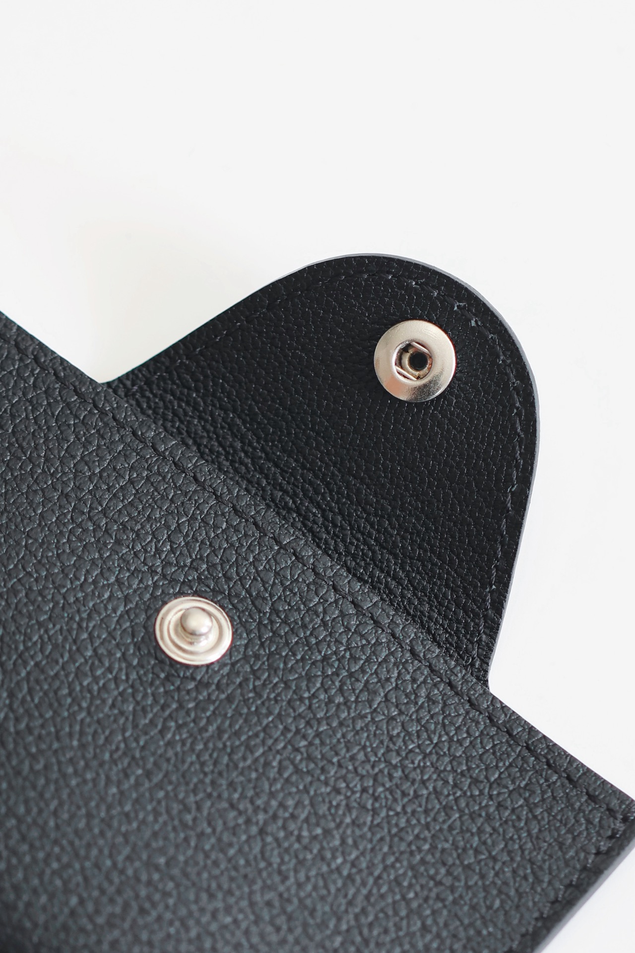 Elegant Black Leather Card Holder with Palladium Snap Closure - Compact Design 6 i1747817806 4249 3