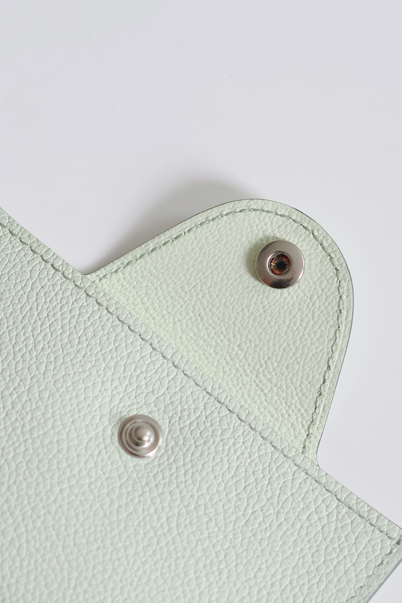 Evercolor Leather Card Holder with Palladium Hardware - Chic and Functional 6 i1747817987 2041 3