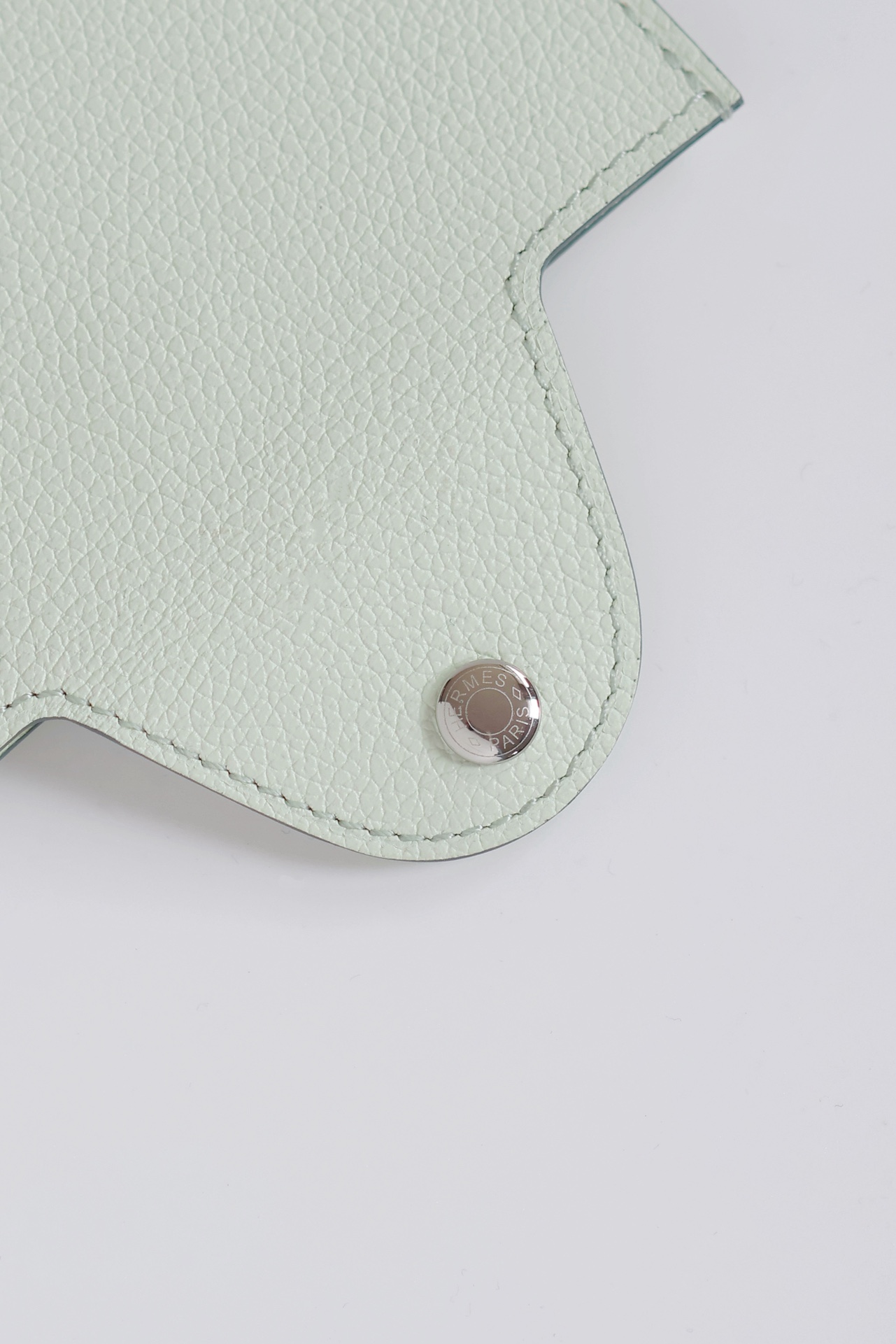 Evercolor Leather Card Holder with Palladium Hardware - Chic and Functional 5 i1747817987 4633 0