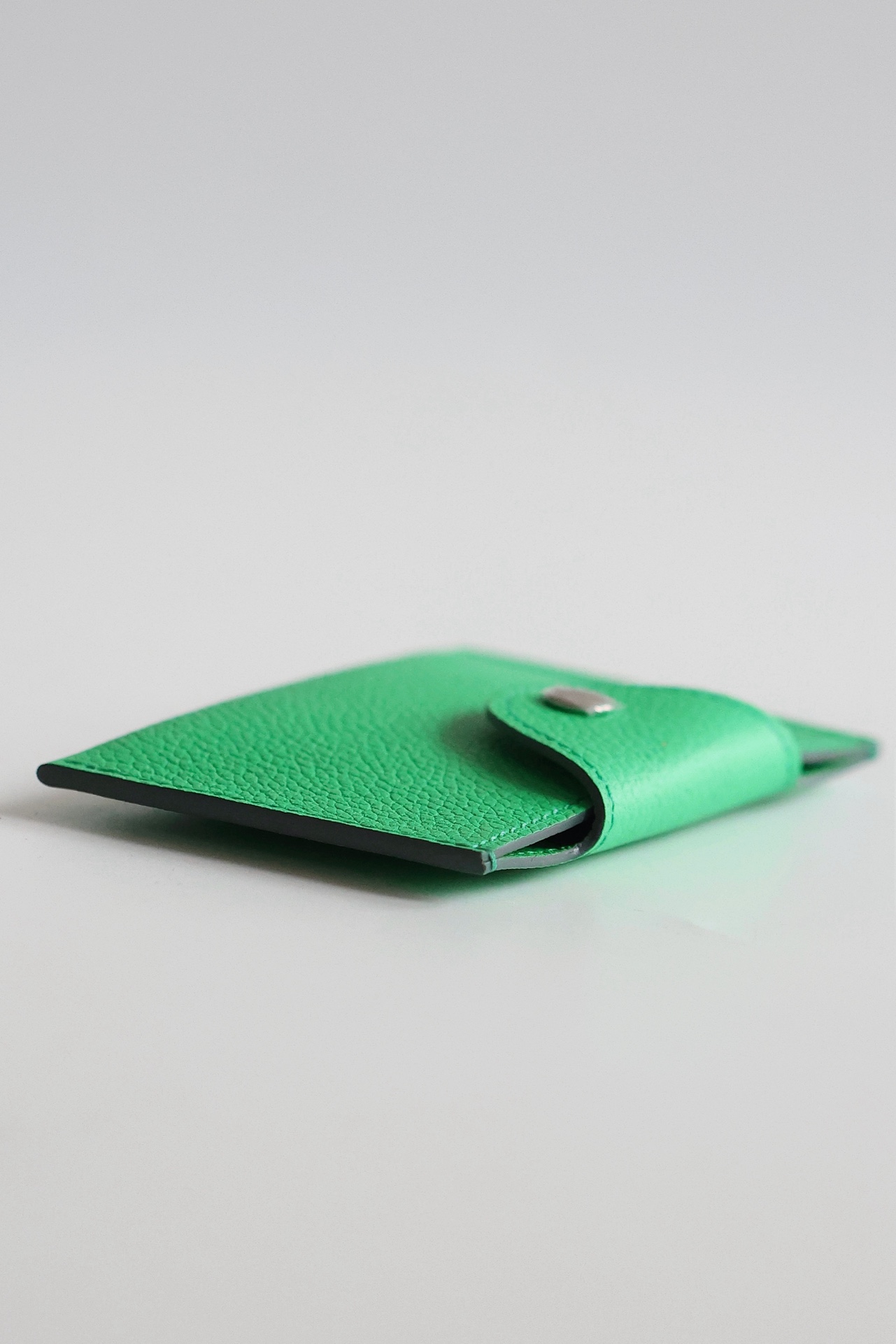 Hermes Evercolor Leather Card Holder with Saddle Stitch and Palladium Hardware 2 i1747818320 8316 2