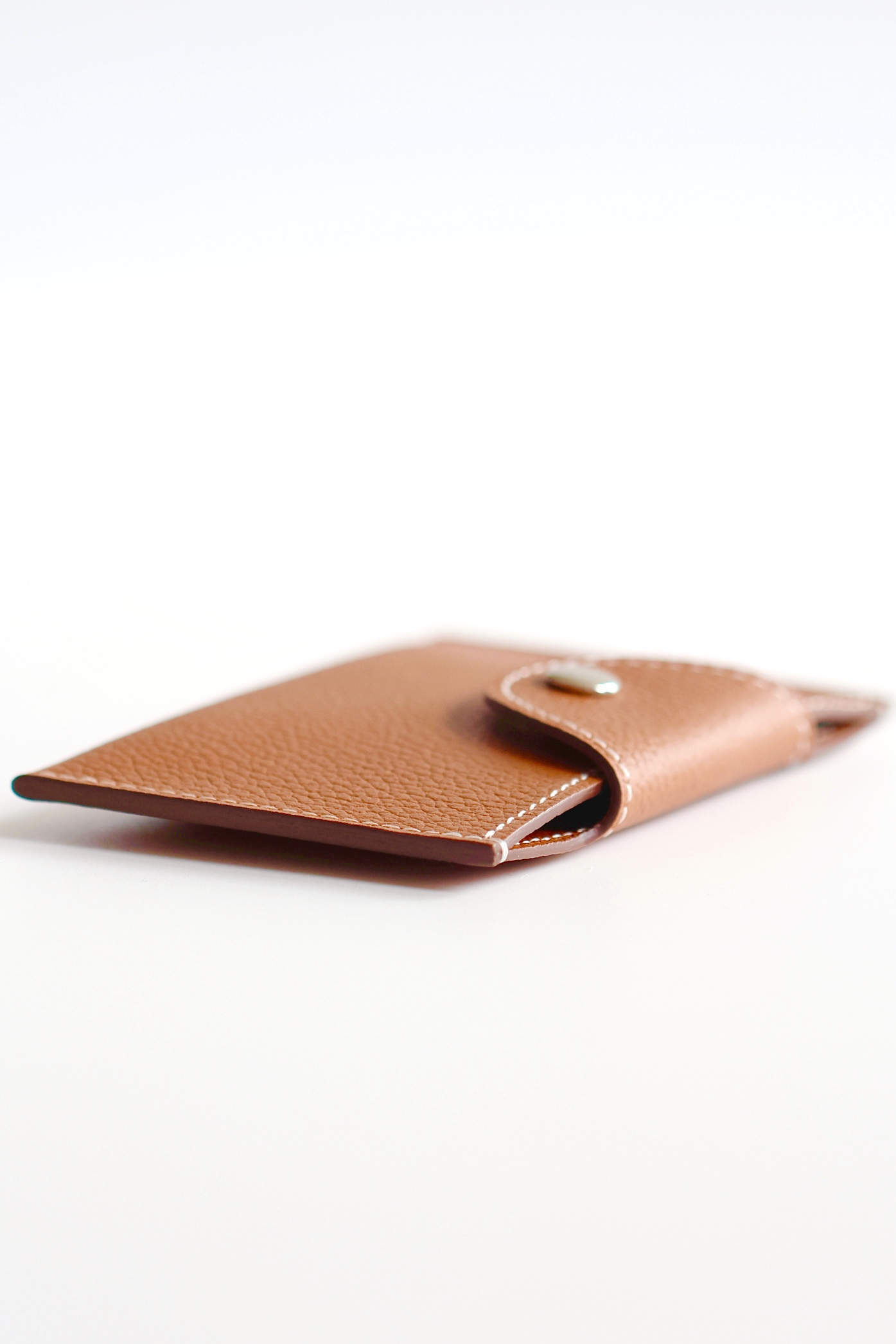 Elegant Leather Card Holder Wallet with Snap Closure - Compact & Stylish 3 i1747818350 5000 5