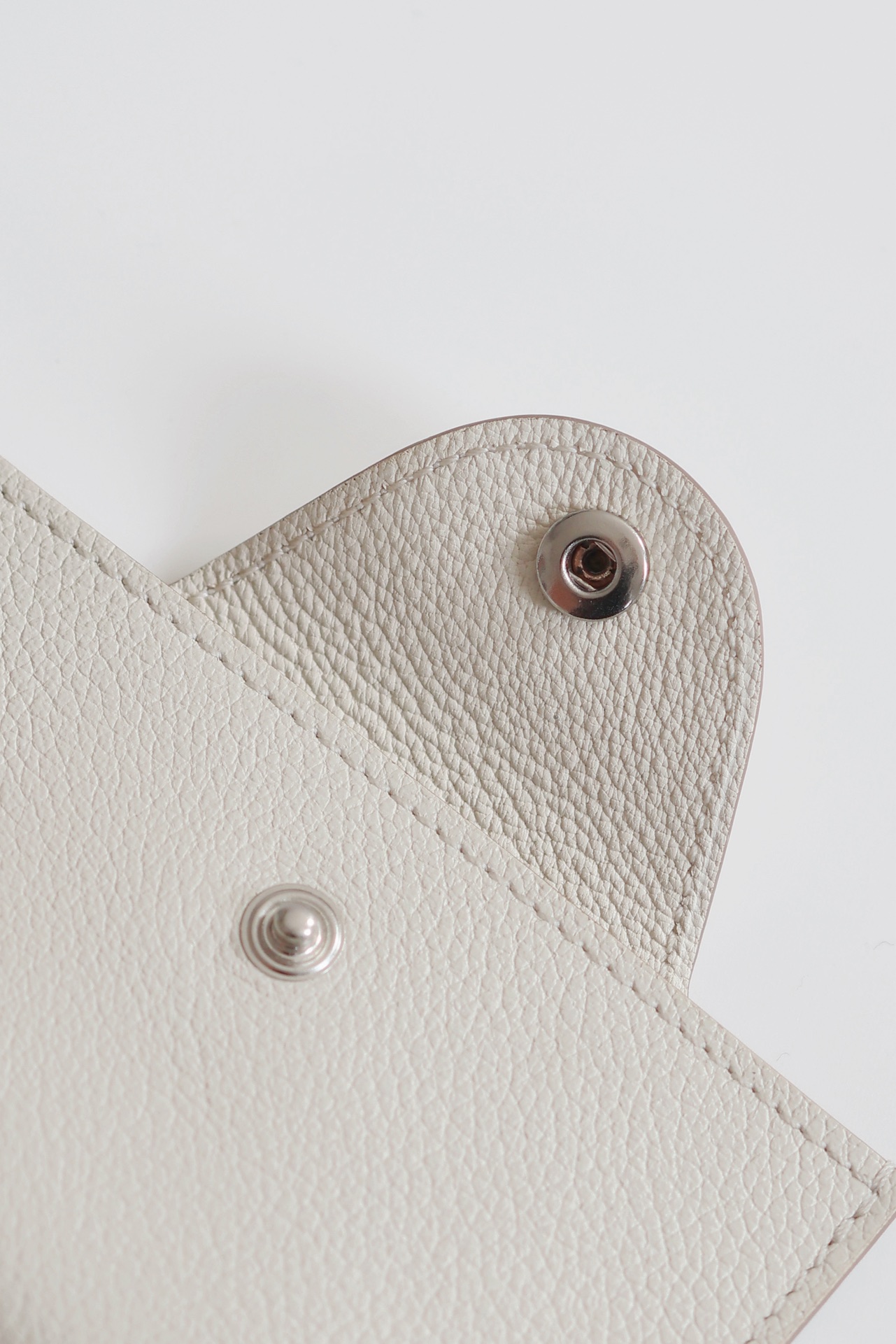 Stylish Evercolor Calfskin Card Holder with Palladium Plated Hardware 3 i1747818379 2404 4