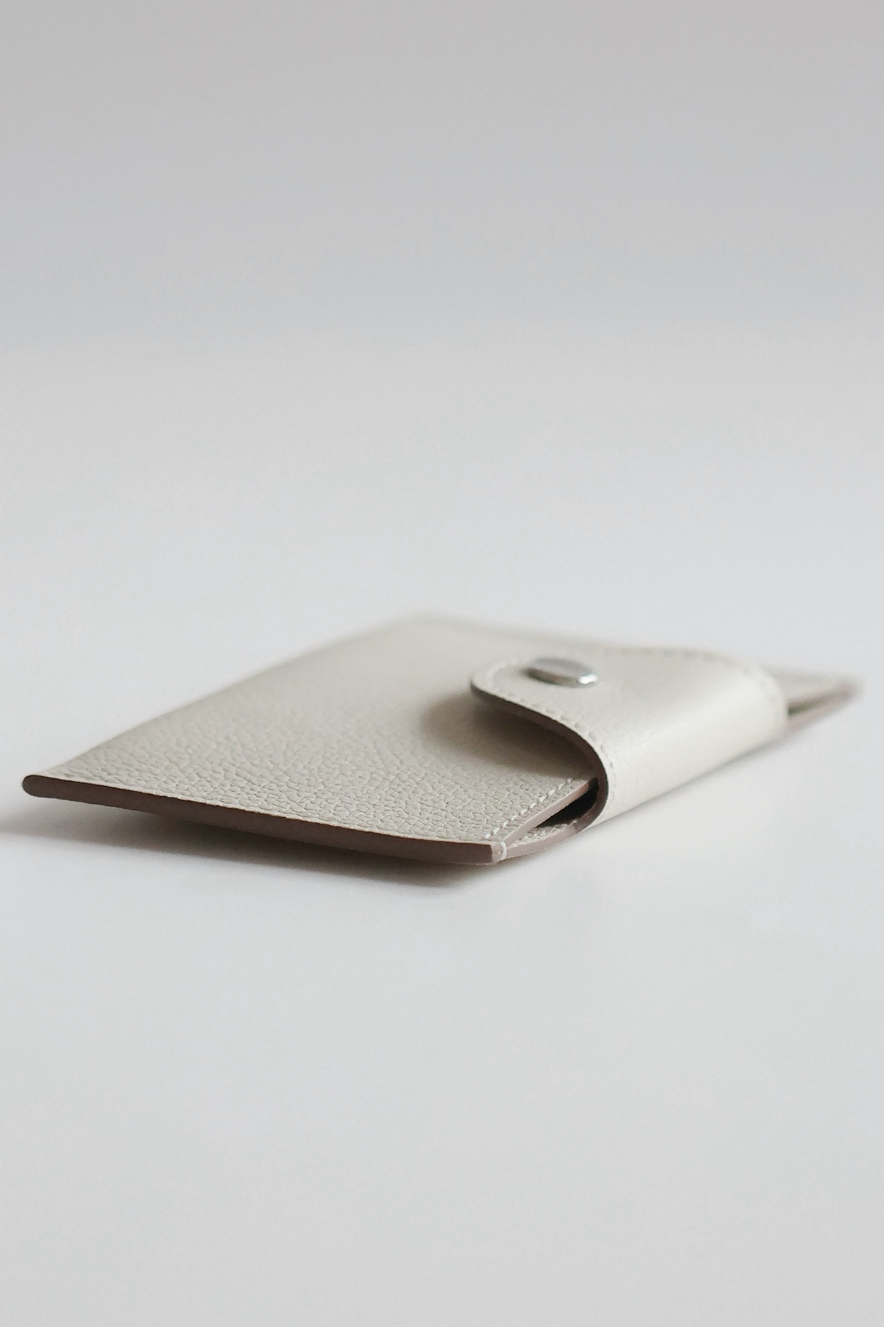 Stylish Evercolor Calfskin Card Holder with Palladium Plated Hardware 2 i1747818379 5014 2