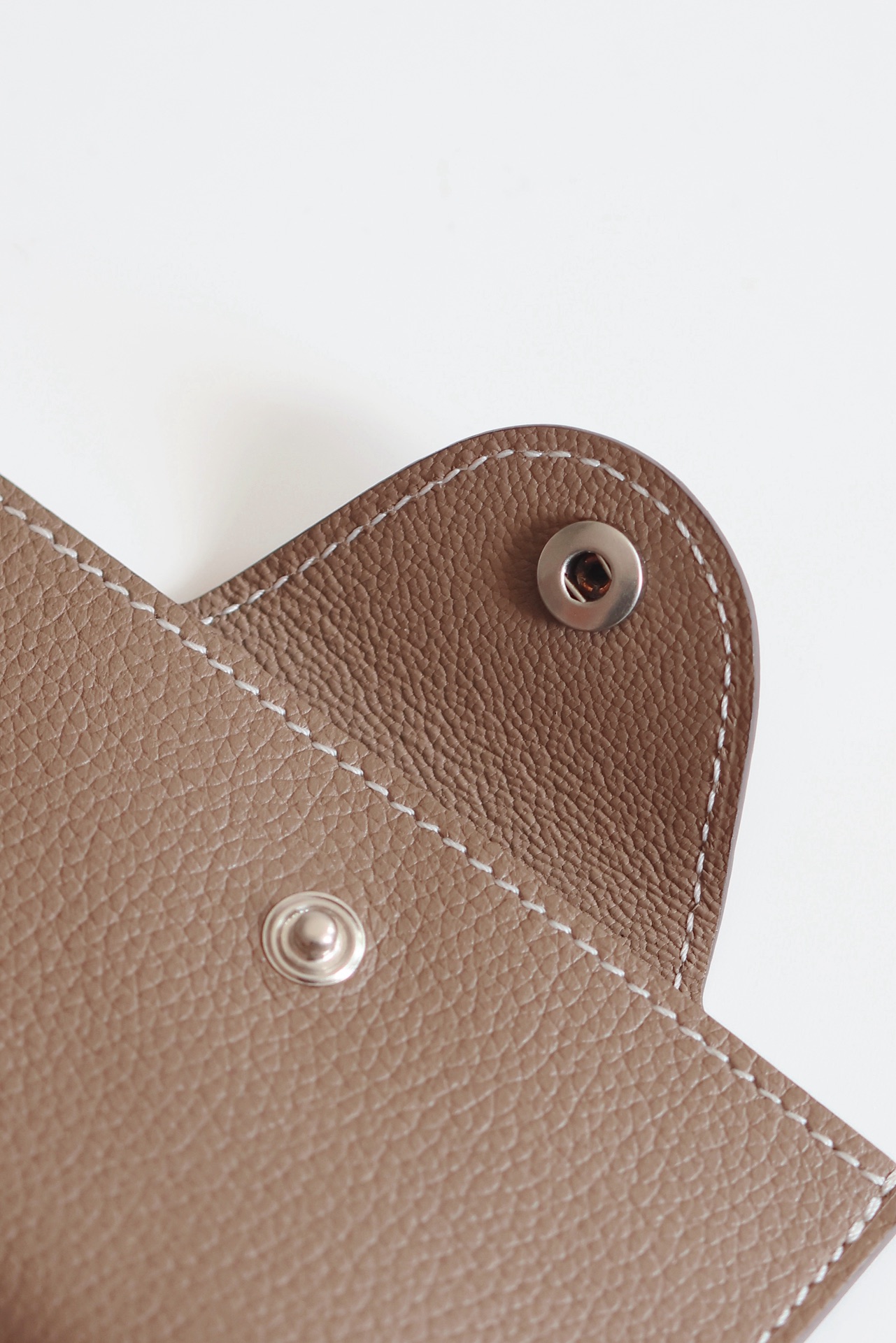 Elegant Evercolor Leather Card Holder with Palladium Snap Closure (Taupe) 4 i1747818427 4159 2