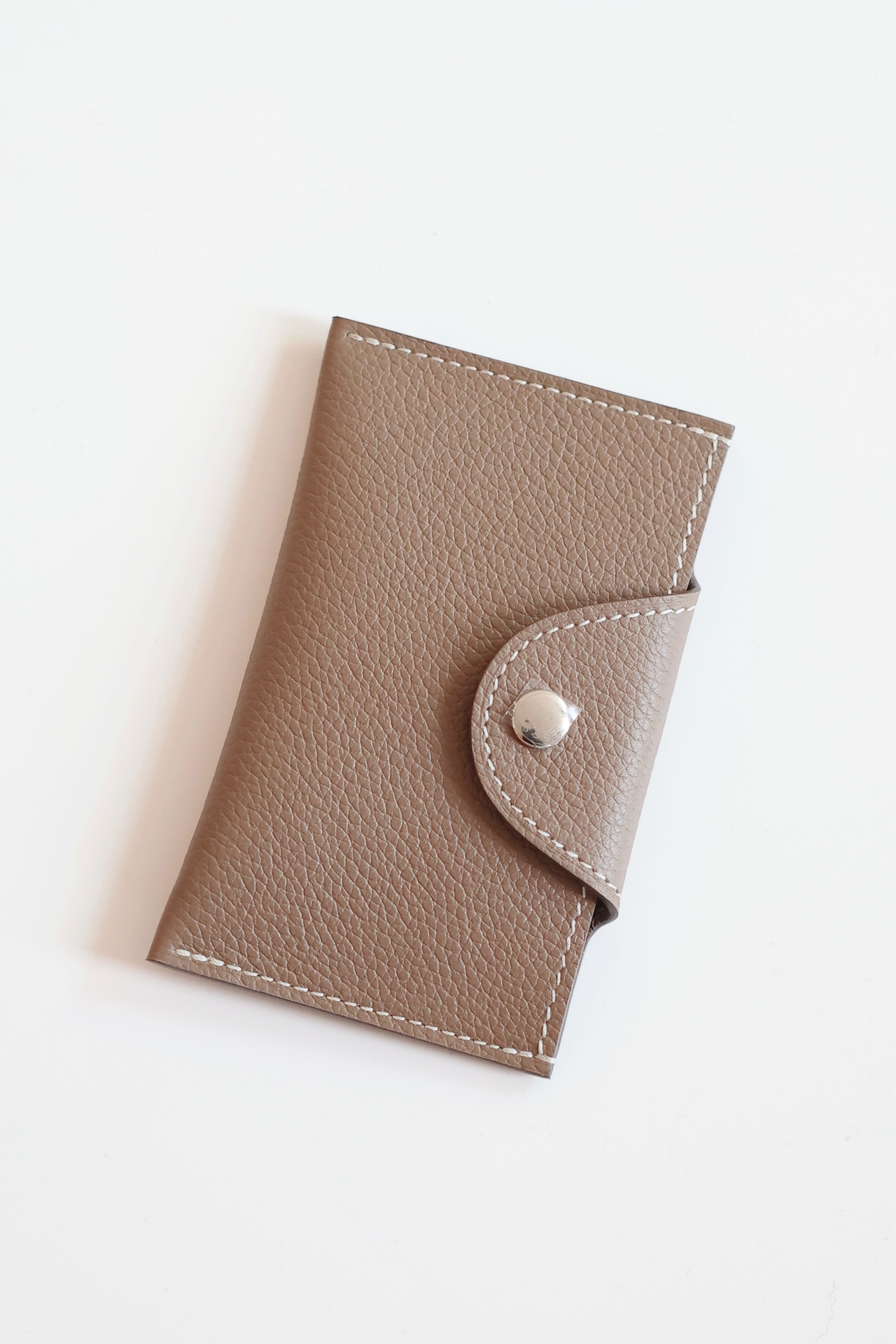 Elegant Evercolor Leather Card Holder with Palladium Snap Closure (Taupe) 2 i1747818427 7377 4