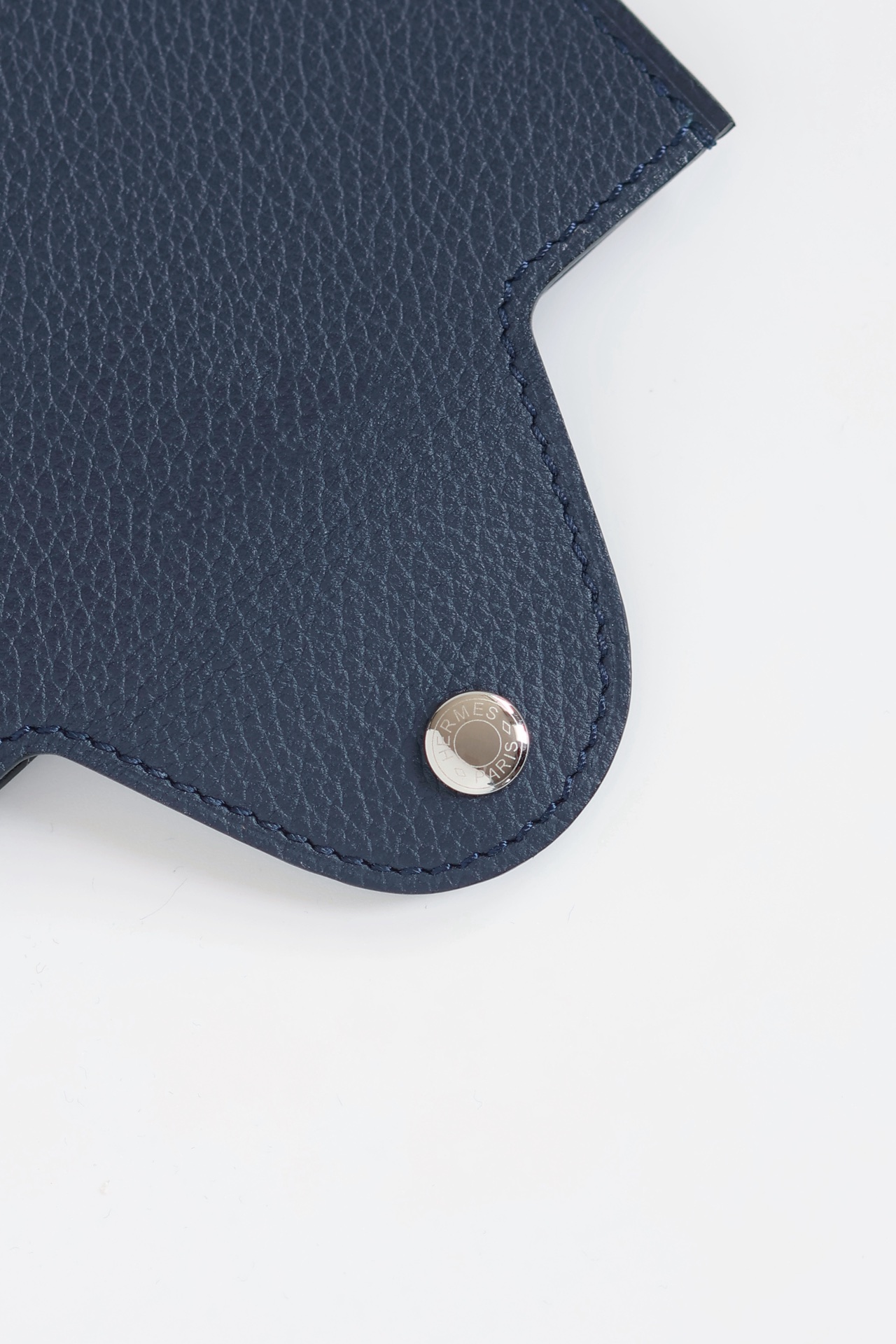 Hermes Evercolor Leather Card Holder with Palladium Snap – Elegant & Compact 15 i1747818471 1386 2