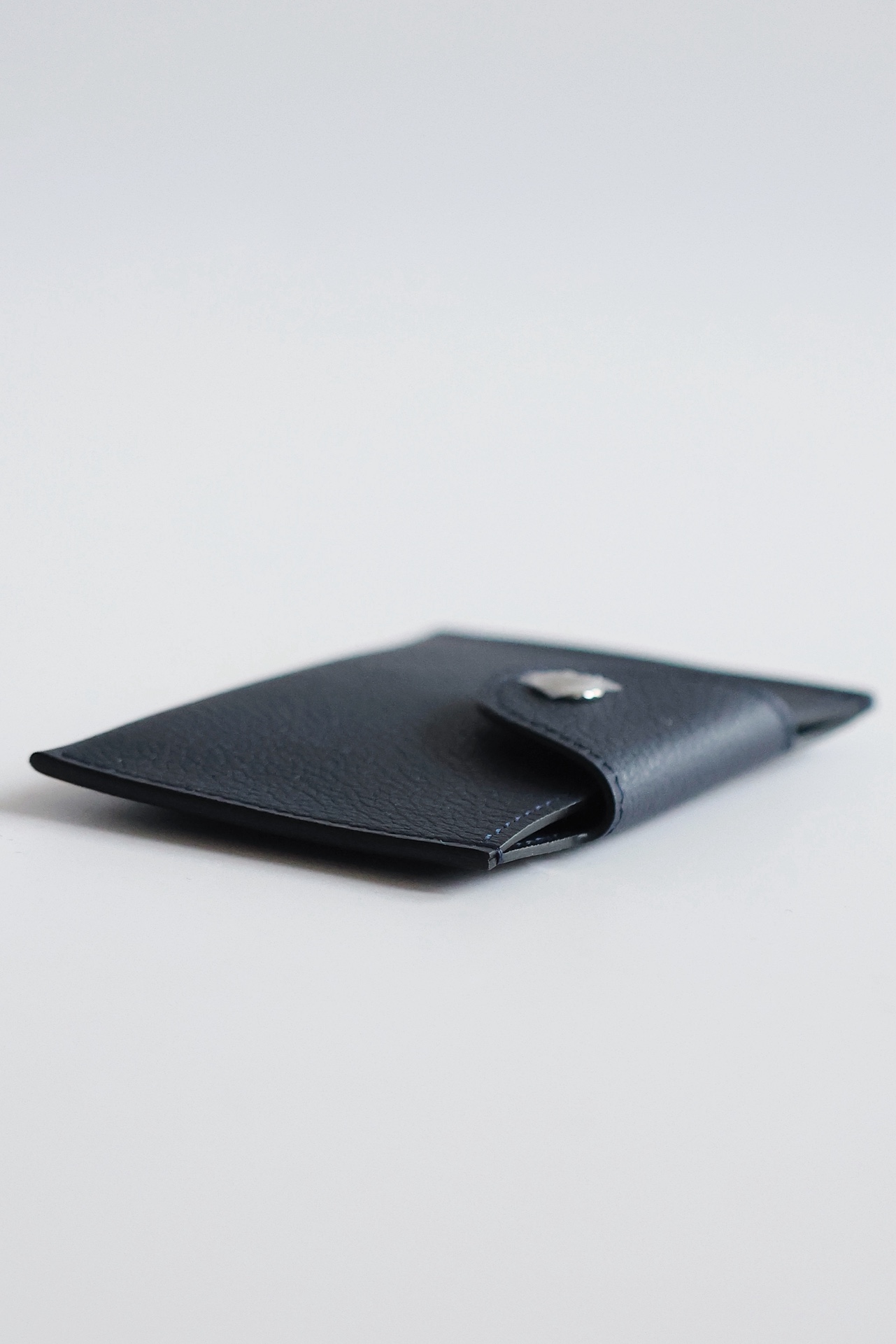 Hermes Evercolor Leather Card Holder with Palladium Snap – Elegant & Compact 12 i1747818471 4871 1