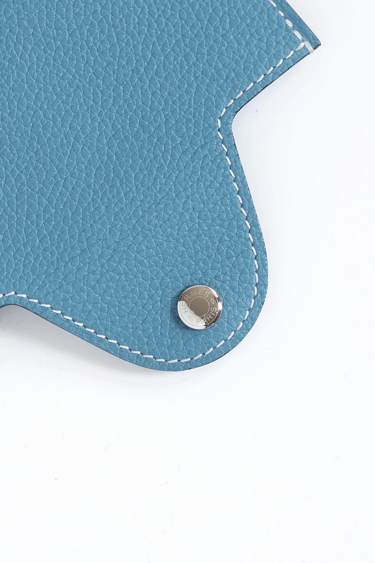 Hermes Evercolor Leather Card Holder with Saddle Stitch and Palladium Hardware 15 i1747818507 7095 1