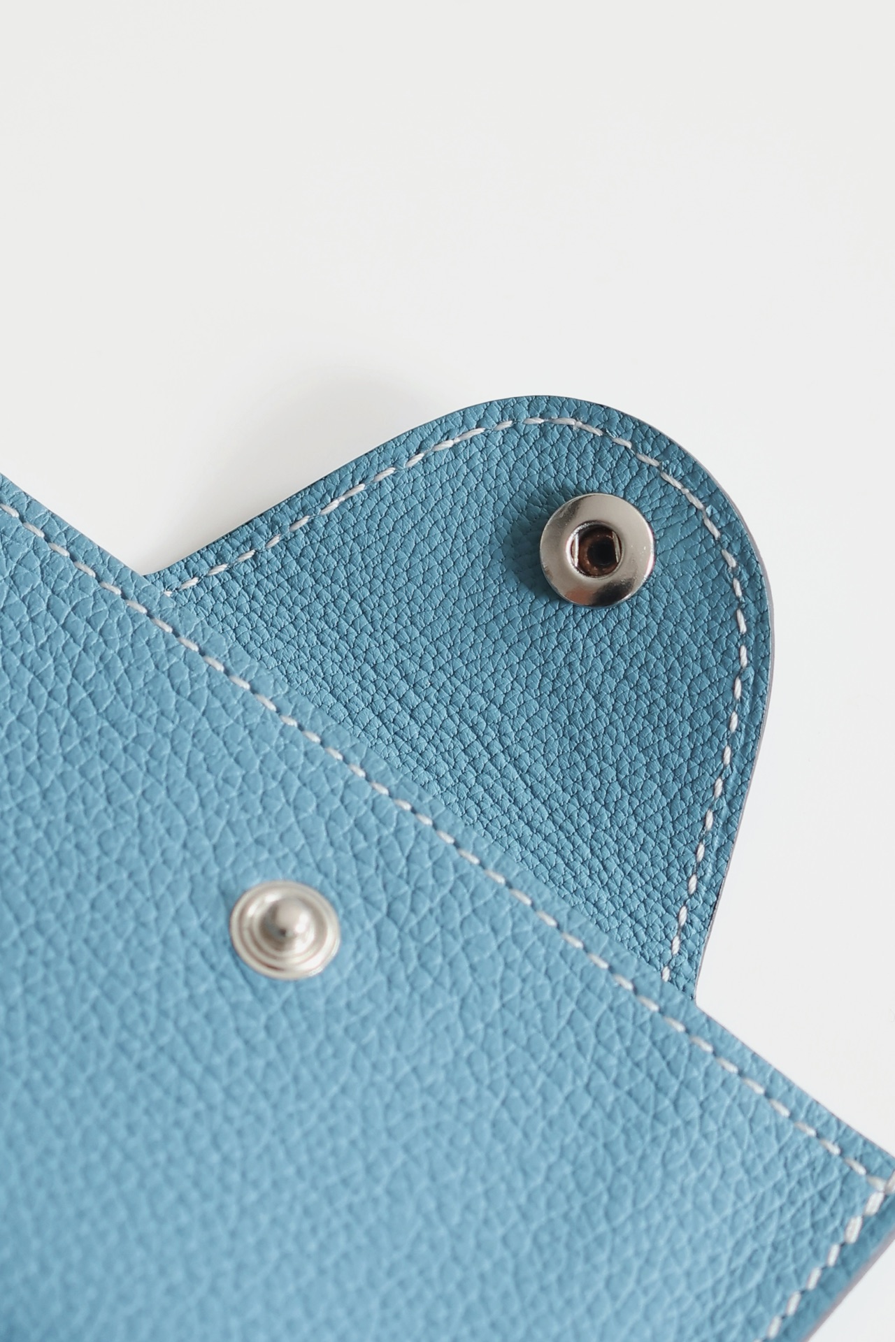 Hermes Evercolor Leather Card Holder with Saddle Stitch and Palladium Hardware 13 i1747818507 7770 5