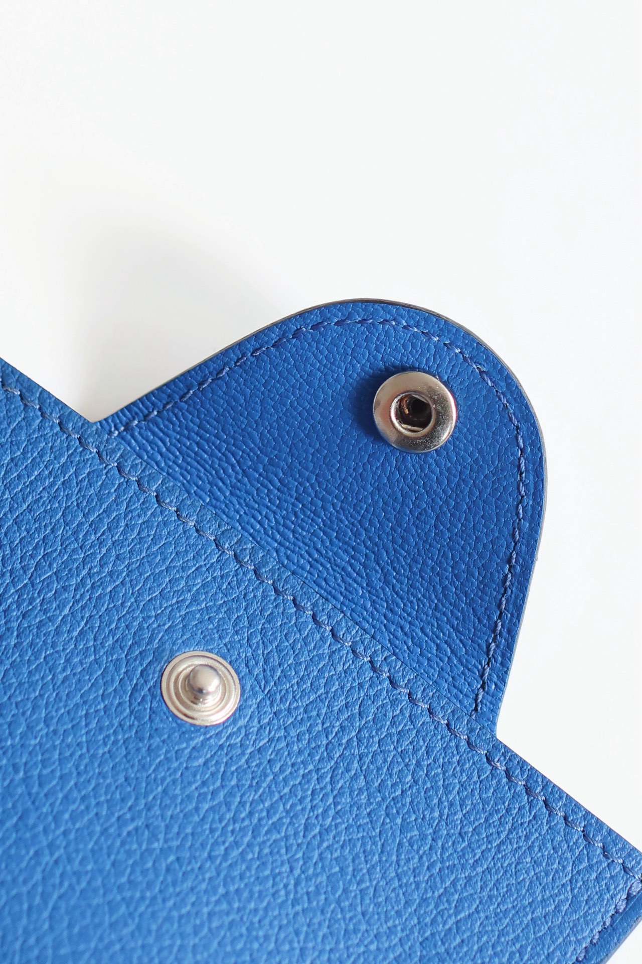 Hermès IDE-022 Blue Evercolor Leather Card Holder with Palladium Hardware 4 i1747818541 8678 3