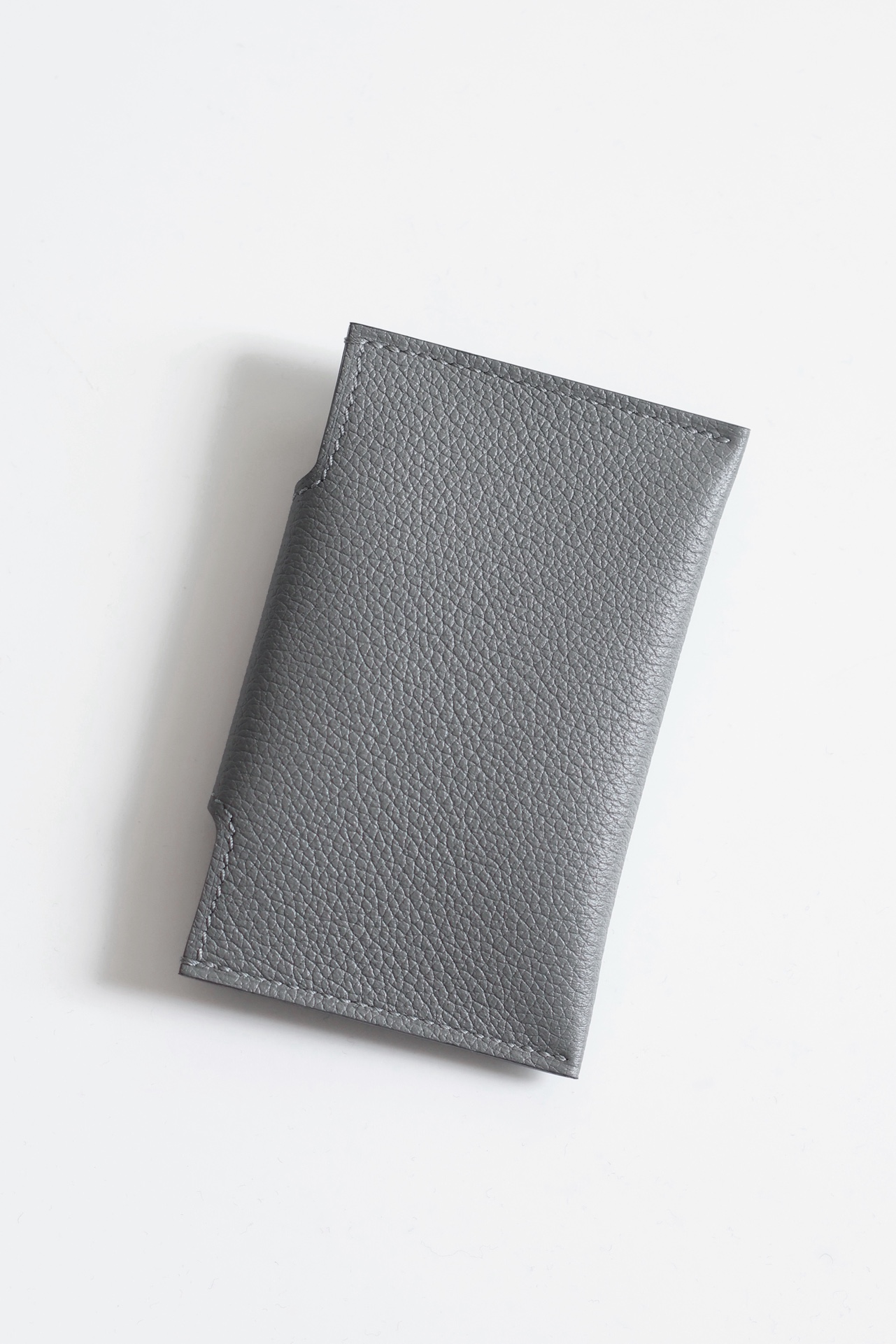 Elegant Evercolor Leather Card Holder - Compact and Stylish Gray Wallet 6 i1747818593 7452 1
