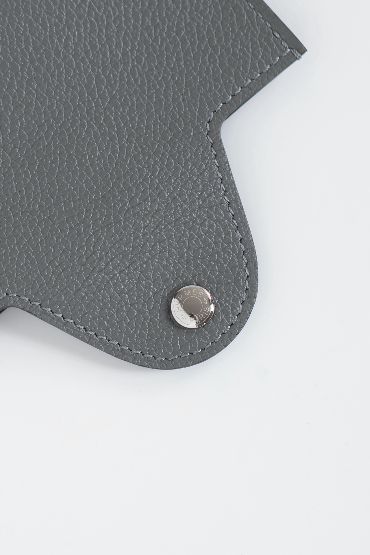 Elegant Evercolor Leather Card Holder - Compact and Stylish Gray Wallet 5 i1747818594 7723 5