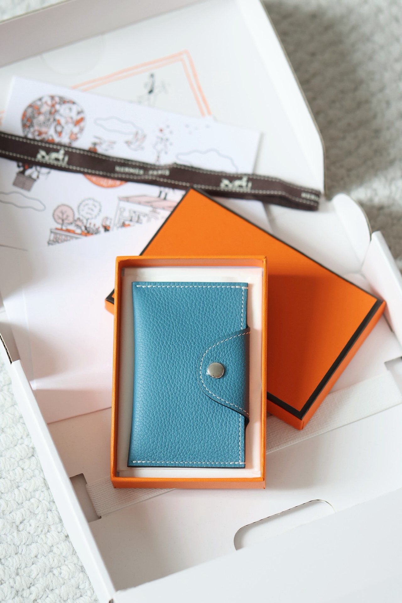 Hermès Evercolor Leather Card Holder with Saddle Stitching and Palladium Hardware