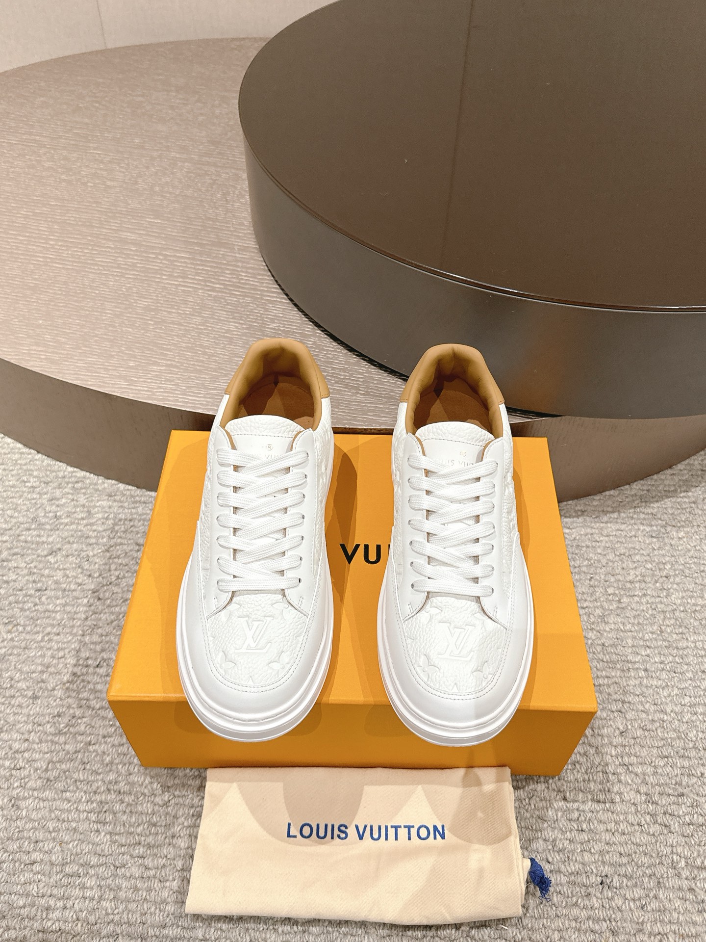 NO:232579,Men's LV25 new model, small white shoes, counter windows, hot-selling model, very three-dimensional and beautiful!  Personalized printing, three-dimensional printed cowhide fabric... cowhide foot pad... Original 4cm thick sole... Logo hot stamping matching packaging Size 39-44 (45 customized without return and exchange), casual shoes/sports shoes, louis vuitton, sneakers, cowhide19860909男款  LV25新款 小白鞋专柜橱窗热卖款 非常立体好看！个性的印花,立体印花牛皮面料… 牛皮垫脚... 原版4cm厚底.....Logo烫印 配套包装 码数39-44(45定做不退换),休闲鞋/运动鞋,louis vuitton,sneakers,cowhide,Women's Shoes