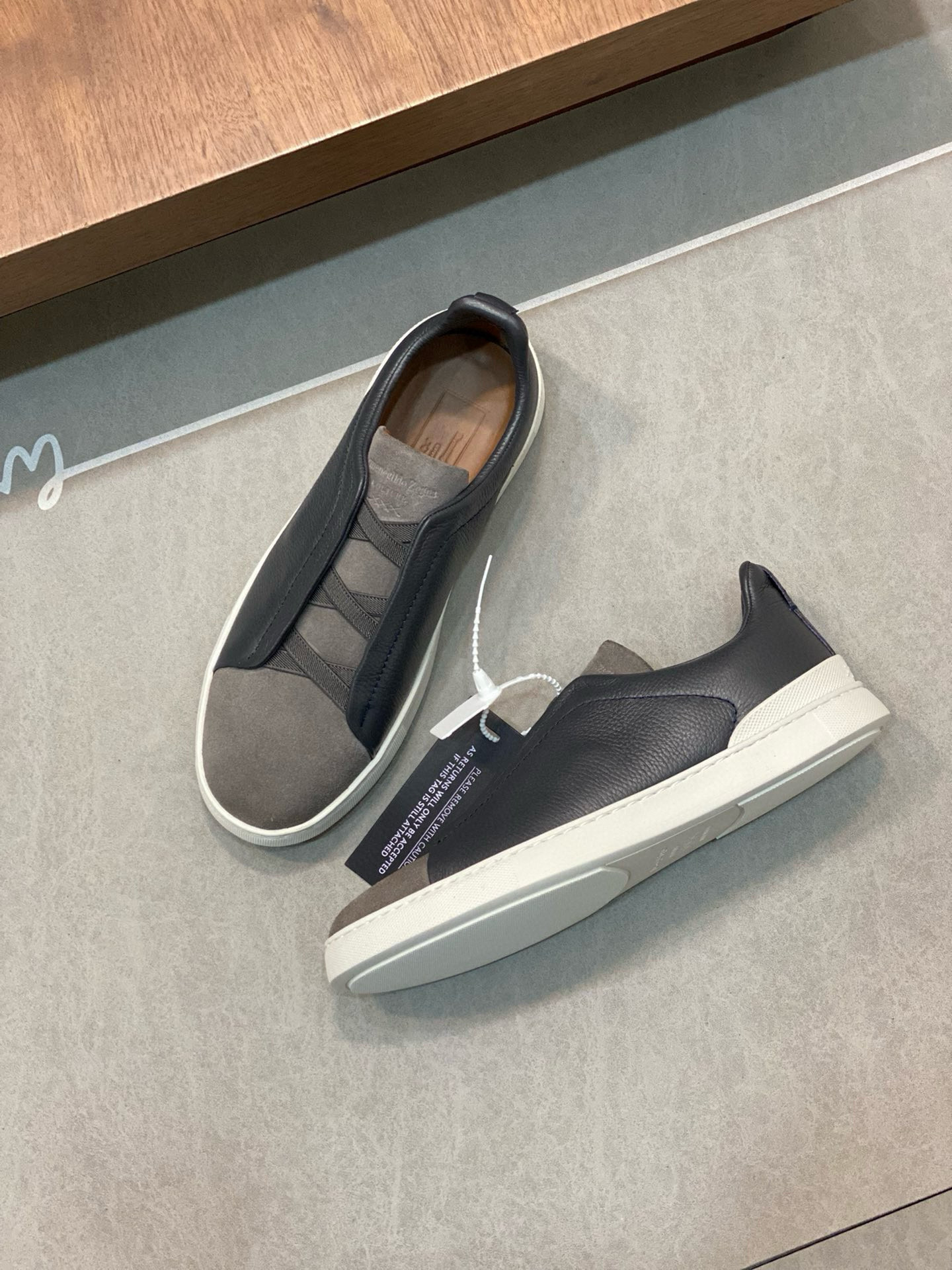 NO:232601,p. Wu Lei star's same ZEGNA new style TripleStit men's one-piece wear luxury casual shoes shoes small white shoes men's shoes leather shoes, original one to one, fabric top layer cowhide, inner cowhide size 38-46 (customized by 38/45/46) This model is leather shoes size Note that you can customize without a standard private chat Standard leather shoes size., casual shoes/sports shoes, zegna, sneakers, cowhide19860909p.吴磊明星同款ZEGNA杰尼亚新款 TripleStit男一脚蹬套穿奢华休闲鞋板鞋小白鞋男鞋皮鞋,原版一比一,面料头层牛皮,内里牛皮 码数38-46（38/45/46定做） 本款是皮鞋尺码注意哟 注可定做无标私聊 标准皮鞋尺码.,休闲鞋/运动鞋,zegna,sneakers,cowhide,Women's Shoes