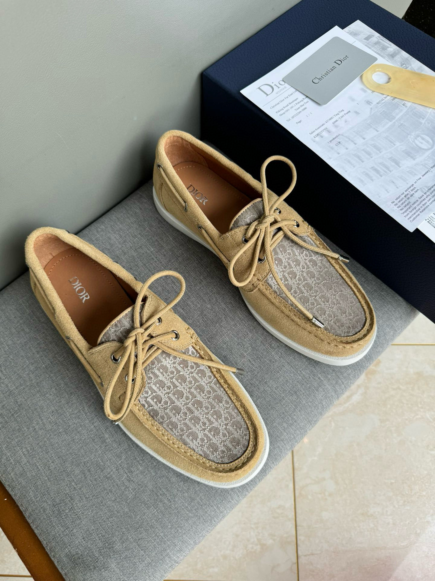 NO:232551,.Original single quality Dior casual leather shoes. New styles of the counter are synchronized. Exquisite hand-stitched. The workmanship details are comparable to those of the counter. Original rubber outsole. Water-dyed cowhide. Rare and odor. Number of sizes 39–46 (customized for 45-46), loafers, dior, dior, loafers, cowhide19860909.原单品质 迪奥dior休闲皮鞋 专柜新款同步 精致手工缝线 做工细节堪比专柜 原版橡胶大底 水染牛皮内里 稀罕防臭 码数39–46（45-46定做）,乐福鞋,dior,dior,loafers,cowhide,Women's Shoes