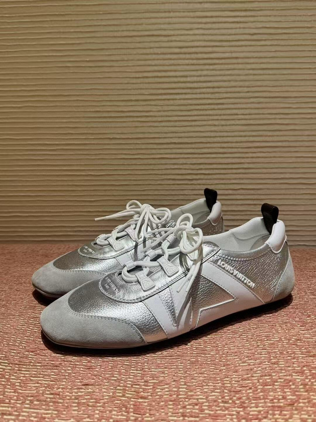 NO:255042,LV｜25 most popular moral training shoes, coming soon, sneakerina, feels like the shoes that will be popular in 25 years [Smile R], booking is about to start~#Super comfortable moral training shoes [Topic]# #Be fashionable from shoes [Topic]# Size 35~41 (customized for 41), casual shoes/sports shoes, louis vuitton, sneakers19860909LV｜25年最火德训鞋 即将来袭sneakerina 感觉是25年要爆火的鞋子[偷笑R] 即将开启预订～#超级舒服的德训鞋[话题]# #从鞋做潮人[话题]# 码数35～41（41定做）,休闲鞋/运动鞋,louis vuitton,sneakers,Women's Shoes