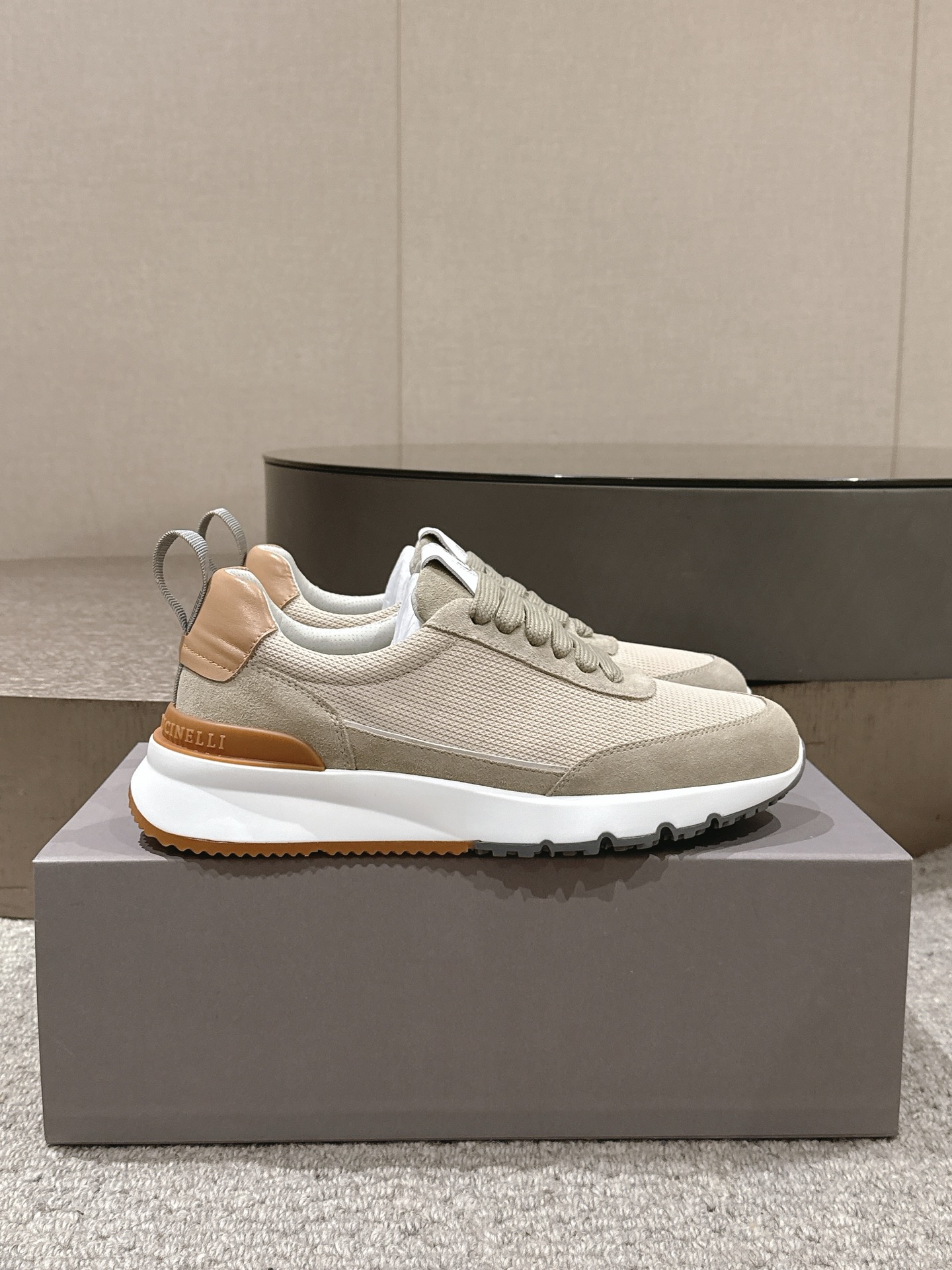 NO:621464,Brunello Cucinelli BC 25/latest color-blocked first-layer cowhide, shock-absorbing, non-slip, wear-resistant and breathable, low-top lace-up sneakers, original purchase and development, production Brunello Cucinelli's precious cowhide, punched cowhide, fabric, original custom-made imported cowhide, original custom-made punched cowhide for feet, original open-molded non-slip rubber material for soles, Size: #male 39-46 (45.46 custom-made, non-returnable),, brunello  cucinelli,sneakers,cowhide19860909Brunello Cucinelli布鲁内诺库奇内利 BC 25/最新 拼色头层牛皮 减震防滑耐磨透气 低帮 系带运动鞋 原版购入开发 做货 Brunello Cucinelli的珍贵牛皮 冲孔牛里 面料原版定制进口牛皮 垫脚原版定制冲孔牛里 鞋底原版开模防滑橡胶材质 Size: #男39-46（45.46定做不退换）,,brunello cucinelli,sneakers,cowhide,Men's shoes