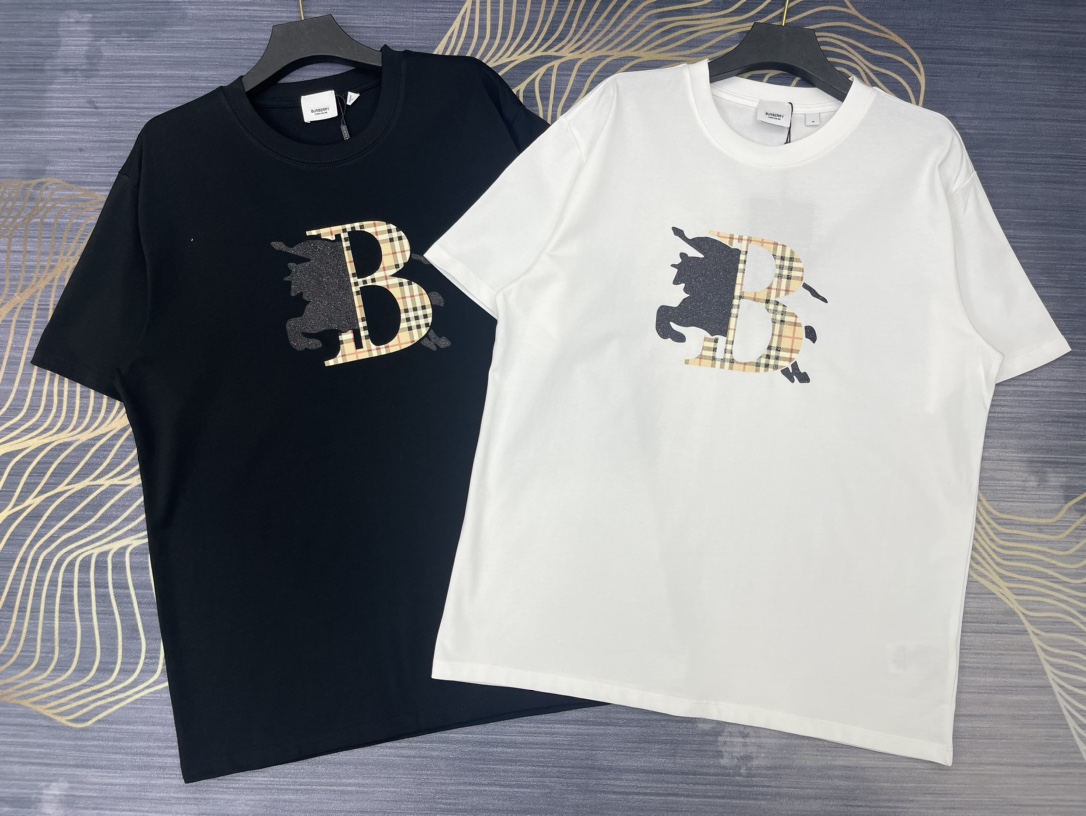 Burberry Clothing T-Shirt Black White Bronzing Unisex Cotton Spring/Summer Collection Fashion Short Sleeve