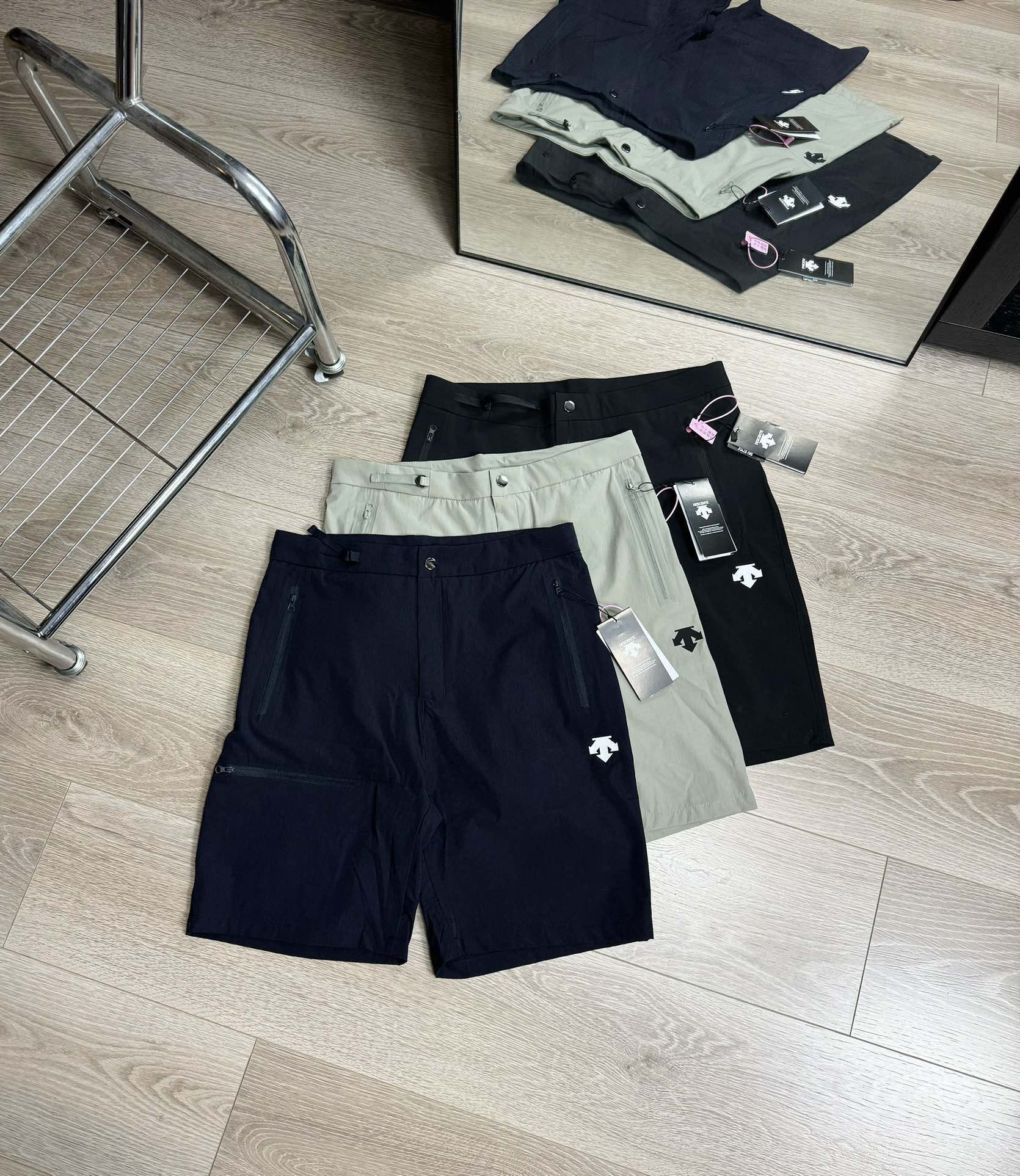 Descente Kleidung Kurze Hosen Schwarz Khaki Spleißen Frühling/Sommer Kollektion Lässig