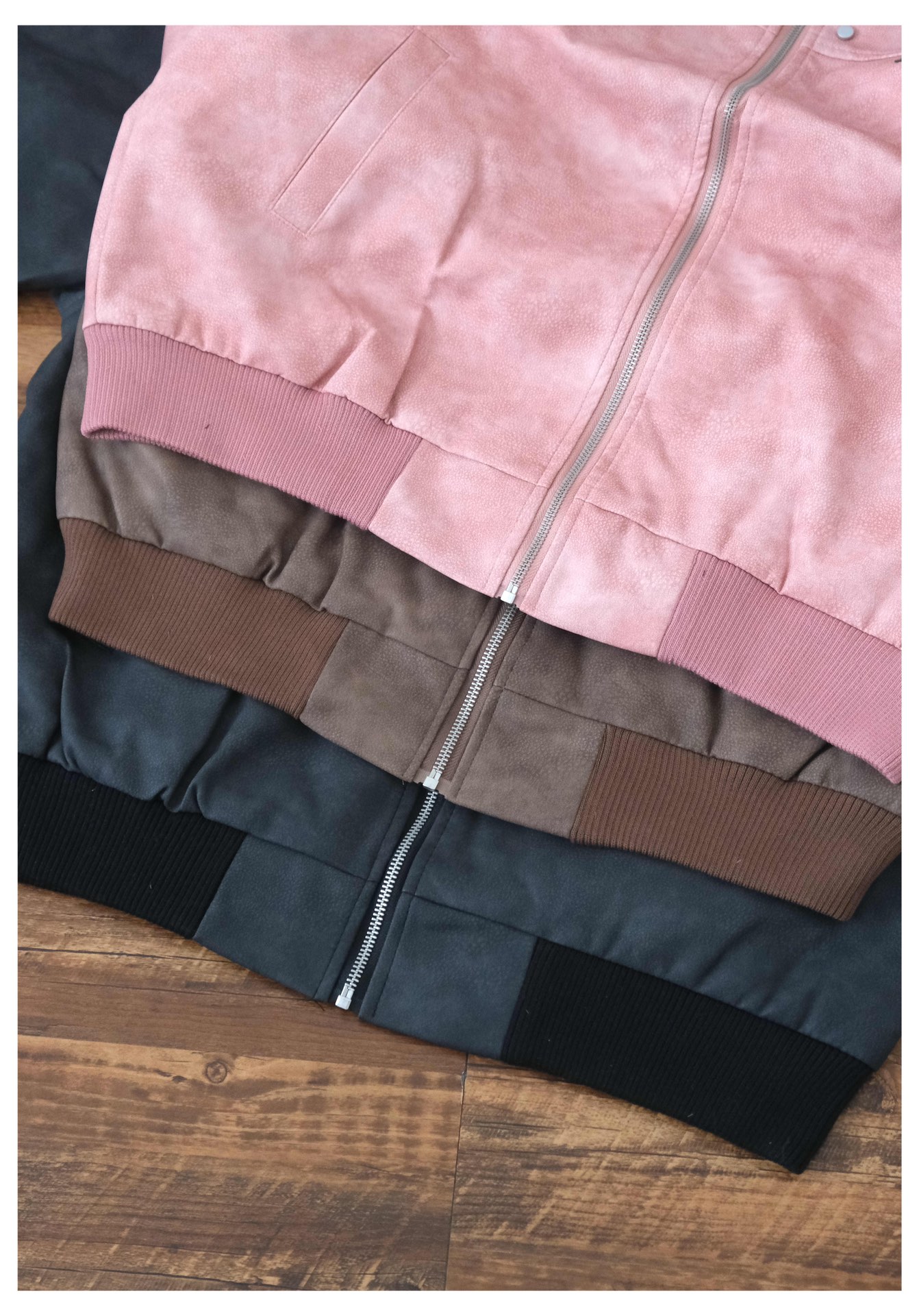 💰125款号271
Carhartt 24Fw 卡哈特春季美拉德美式复古皮衣外套 满满的cleanfit高级感
有点美式复古内味 每个颜色都是经典耐穿 怎么搭配都不会腻 廓形版型包容性强 不挑身材 经典衬衫式翻领设计 简单大方 舒适百搭 袖口采用高支高密进口螺纹设计 贴合手腕 多种穿搭方式 侧缝插袋设计 实用方便 简单美观 拉链门禁设计 添加了时尚潮流感 精选优质进口复古皮面料 柔软舒适 纹理清晰 做工精细 每个颜色都是衣柜里的必备单品 定制卡哈特经典皮标logo 凸显品牌身份 不挑身材不挑年龄 情侣可穿
颜色:棕色 黑色 粉色
尺码:M L XL
M衣长67 胸围134 袖长58
L衣长70 胸围140 袖长60
XL衣长73 胸围146 袖长62