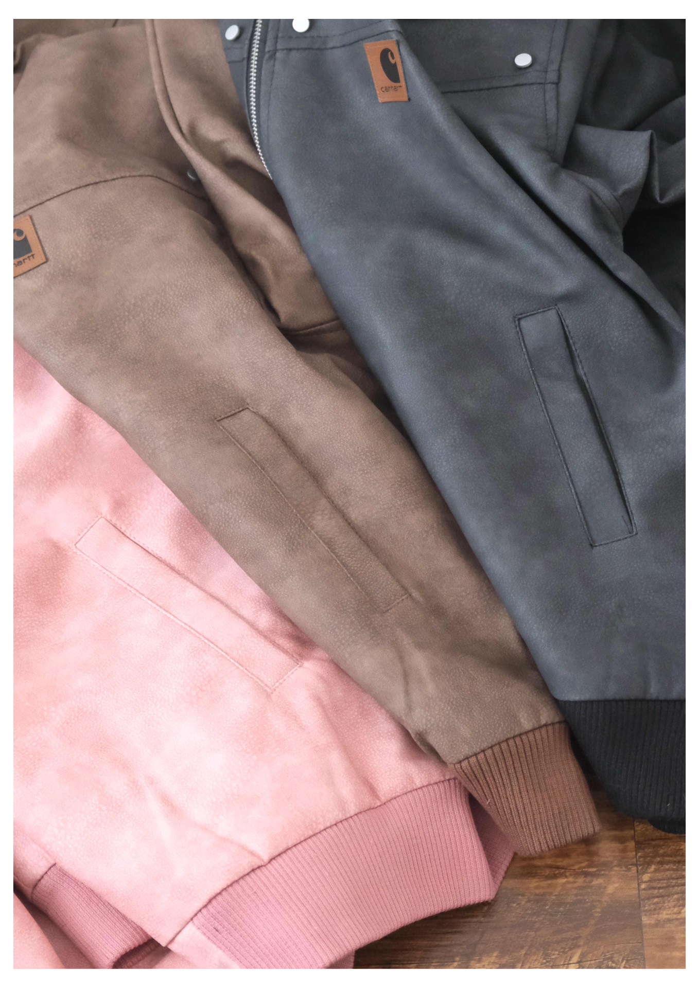 💰125款号271
Carhartt 24Fw 卡哈特春季美拉德美式复古皮衣外套 满满的cleanfit高级感
有点美式复古内味 每个颜色都是经典耐穿 怎么搭配都不会腻 廓形版型包容性强 不挑身材 经典衬衫式翻领设计 简单大方 舒适百搭 袖口采用高支高密进口螺纹设计 贴合手腕 多种穿搭方式 侧缝插袋设计 实用方便 简单美观 拉链门禁设计 添加了时尚潮流感 精选优质进口复古皮面料 柔软舒适 纹理清晰 做工精细 每个颜色都是衣柜里的必备单品 定制卡哈特经典皮标logo 凸显品牌身份 不挑身材不挑年龄 情侣可穿
颜色:棕色 黑色 粉色
尺码:M L XL
M衣长67 胸围134 袖长58
L衣长70 胸围140 袖长60
XL衣长73 胸围146 袖长62