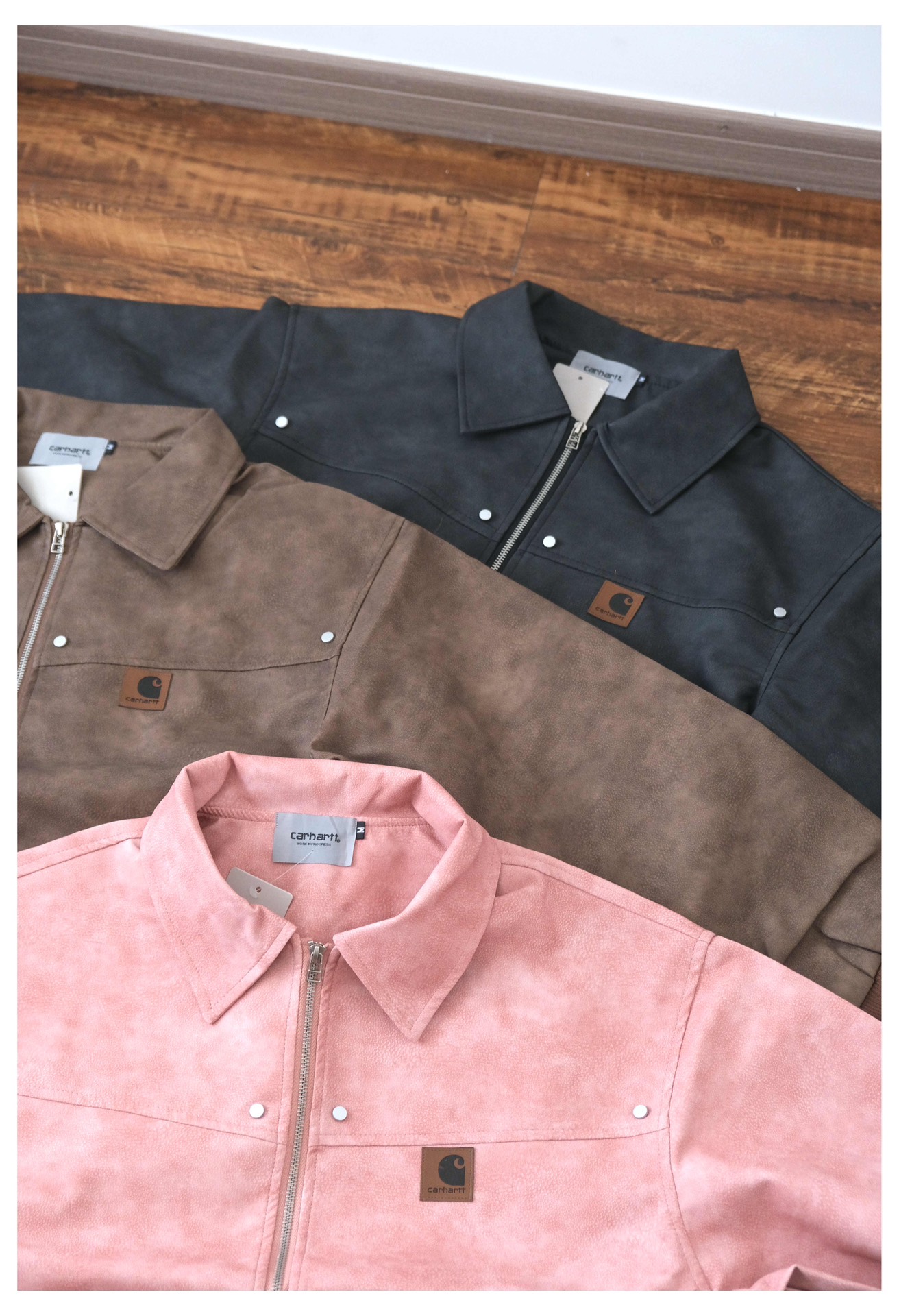 💰125款号271
Carhartt 24Fw 卡哈特春季美拉德美式复古皮衣外套 满满的cleanfit高级感
有点美式复古内味 每个颜色都是经典耐穿 怎么搭配都不会腻 廓形版型包容性强 不挑身材 经典衬衫式翻领设计 简单大方 舒适百搭 袖口采用高支高密进口螺纹设计 贴合手腕 多种穿搭方式 侧缝插袋设计 实用方便 简单美观 拉链门禁设计 添加了时尚潮流感 精选优质进口复古皮面料 柔软舒适 纹理清晰 做工精细 每个颜色都是衣柜里的必备单品 定制卡哈特经典皮标logo 凸显品牌身份 不挑身材不挑年龄 情侣可穿
颜色:棕色 黑色 粉色
尺码:M L XL
M衣长67 胸围134 袖长58
L衣长70 胸围140 袖长60
XL衣长73 胸围146 袖长62