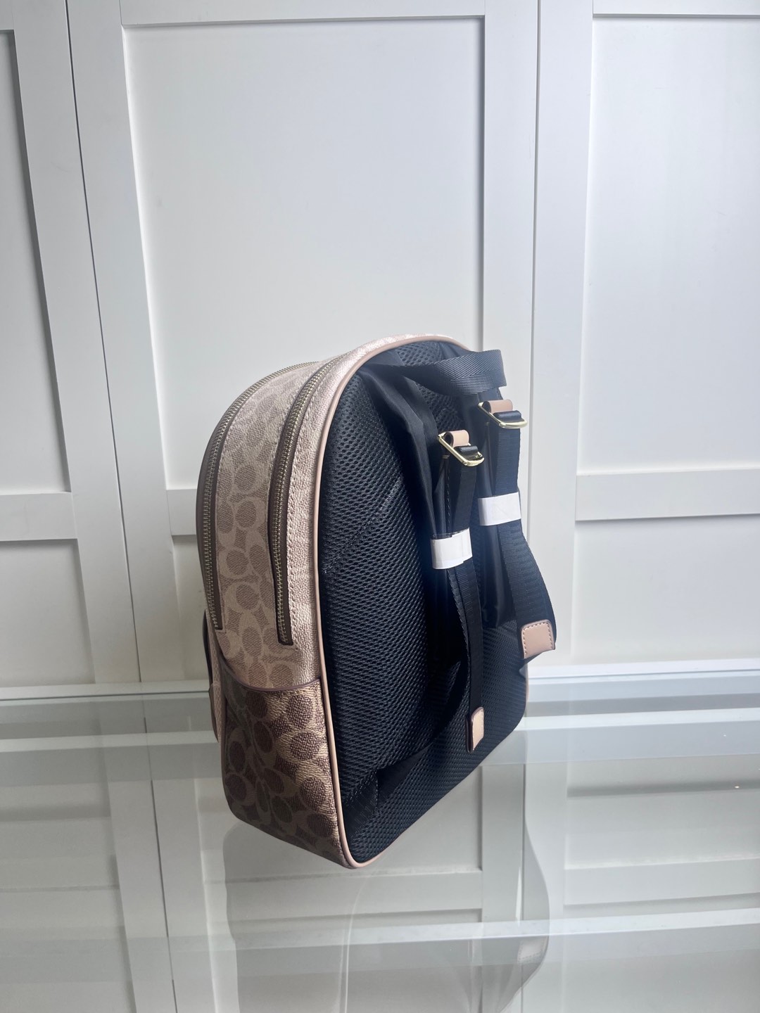 COa中号PVC配皮双肩背包 - 超大容量で便利なデザイン